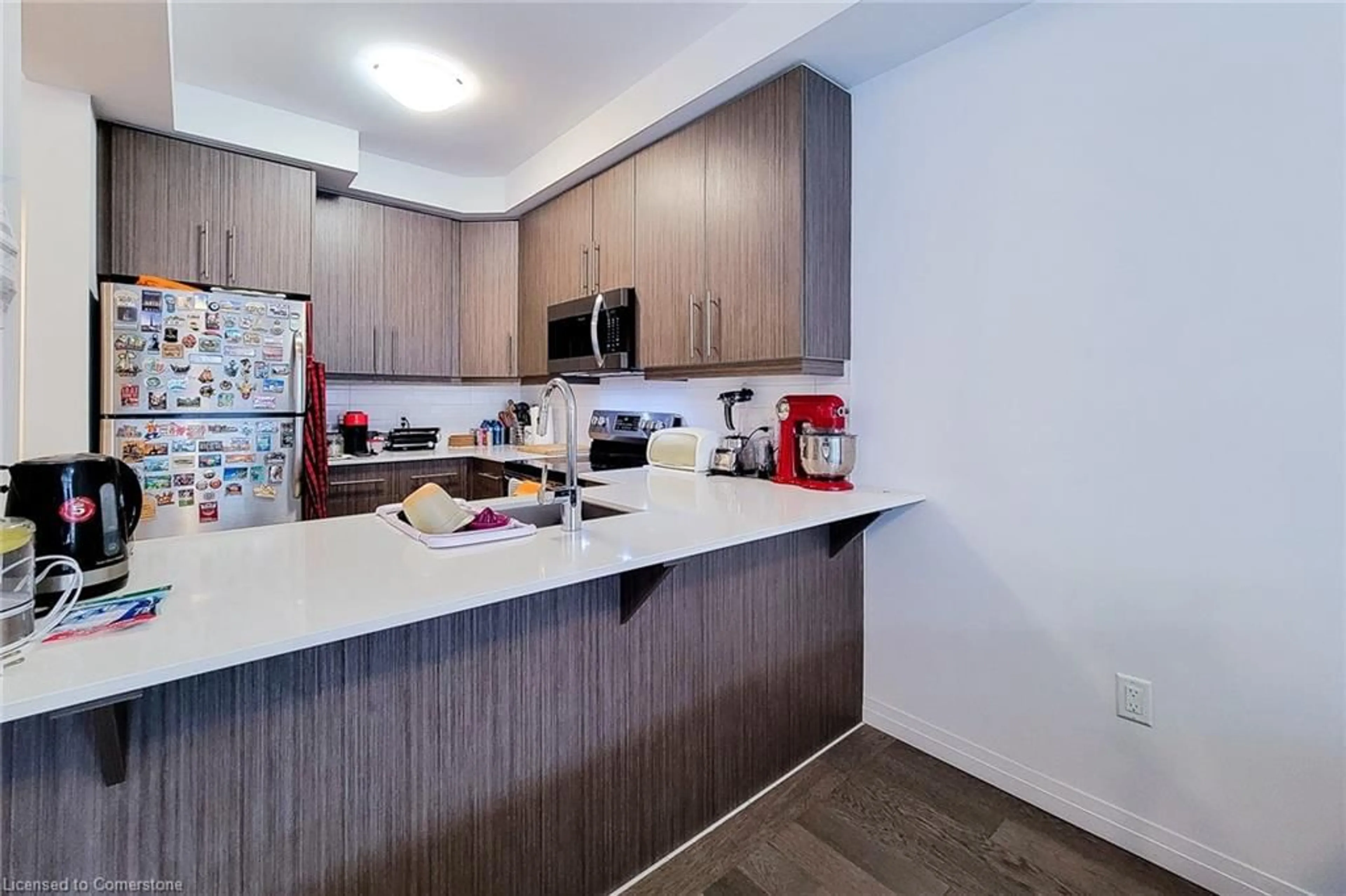 Standard kitchen, unknown for 30 Times Square Blvd #94, Stoney Creek Ontario L8J 0M1