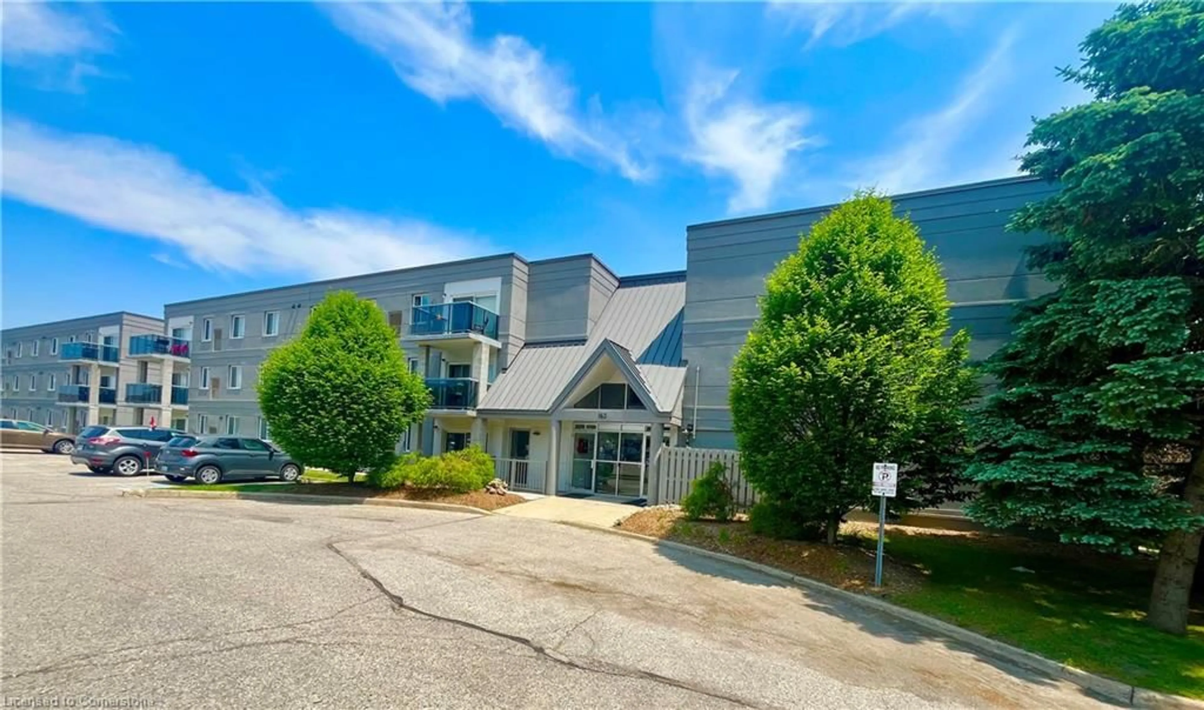 Indoor foyer for 163 Ferguson Dr #103, Woodstock Ontario N4V 1B1