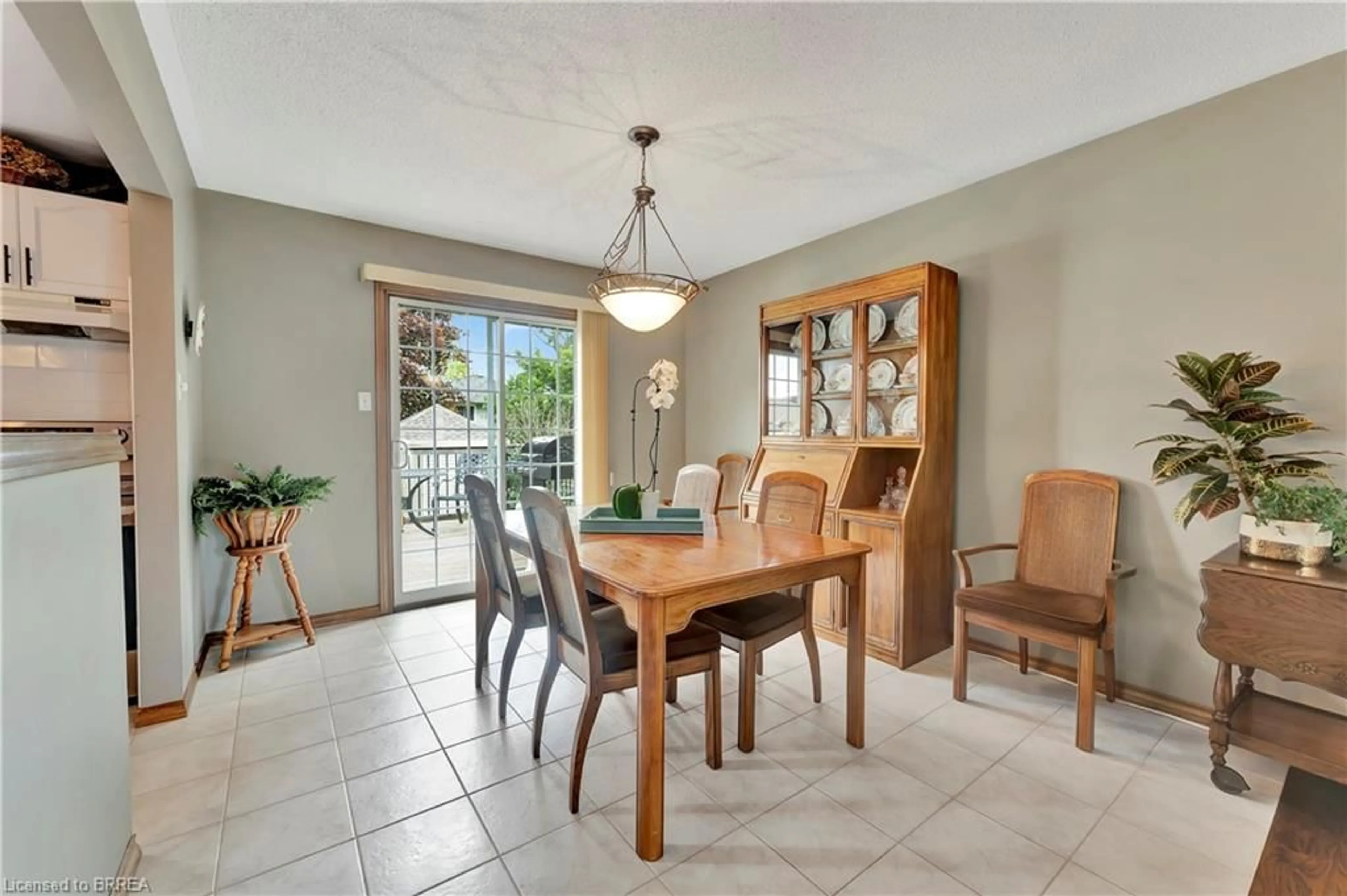 Dining room, ceramic/tile floor for 9 Highgate Drive Dr, St. George Ontario N0E 1N0