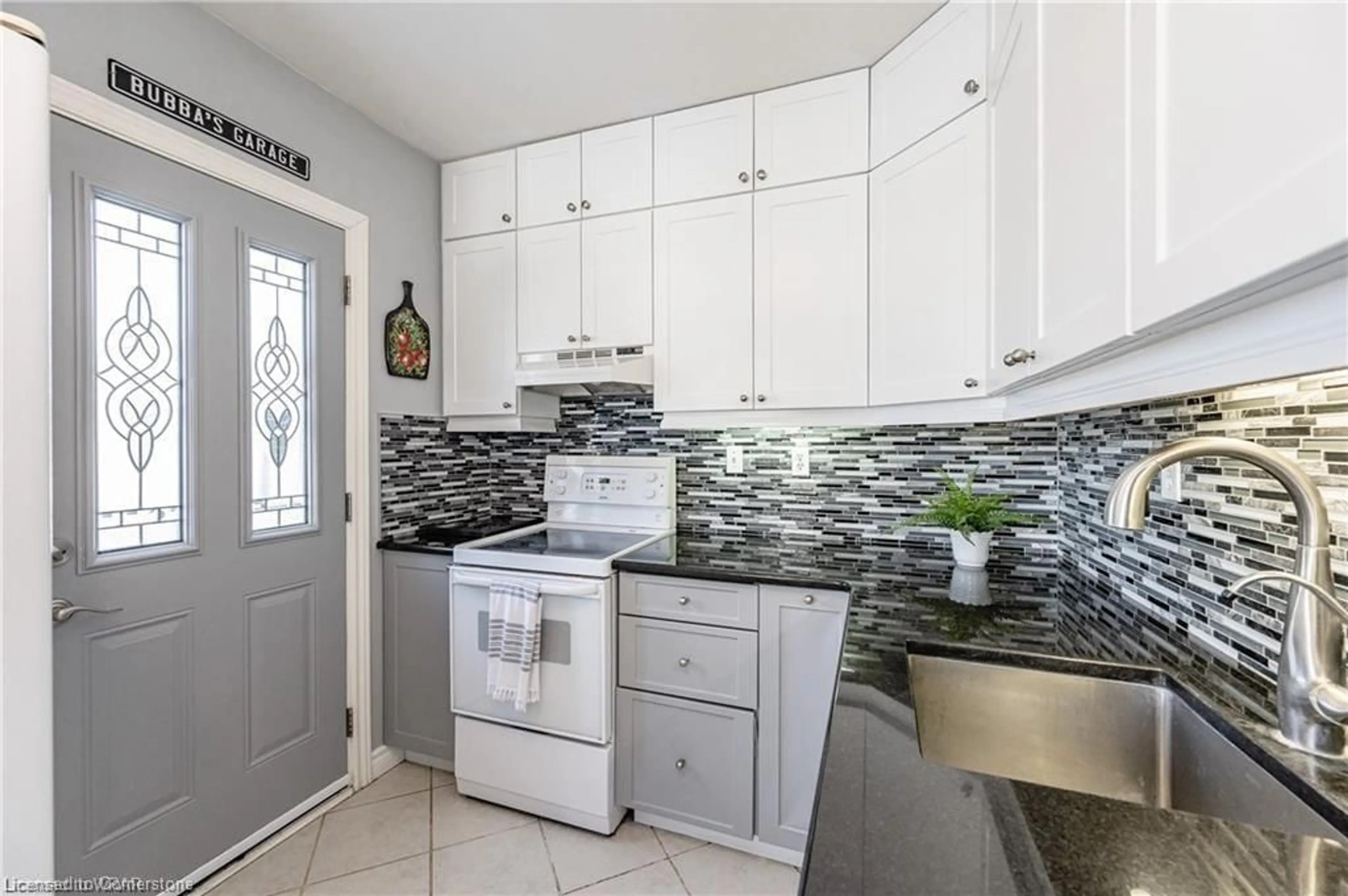 Standard kitchen, ceramic/tile floor for 38 St Clair Ave, Kitchener Ontario N2M 3Z4