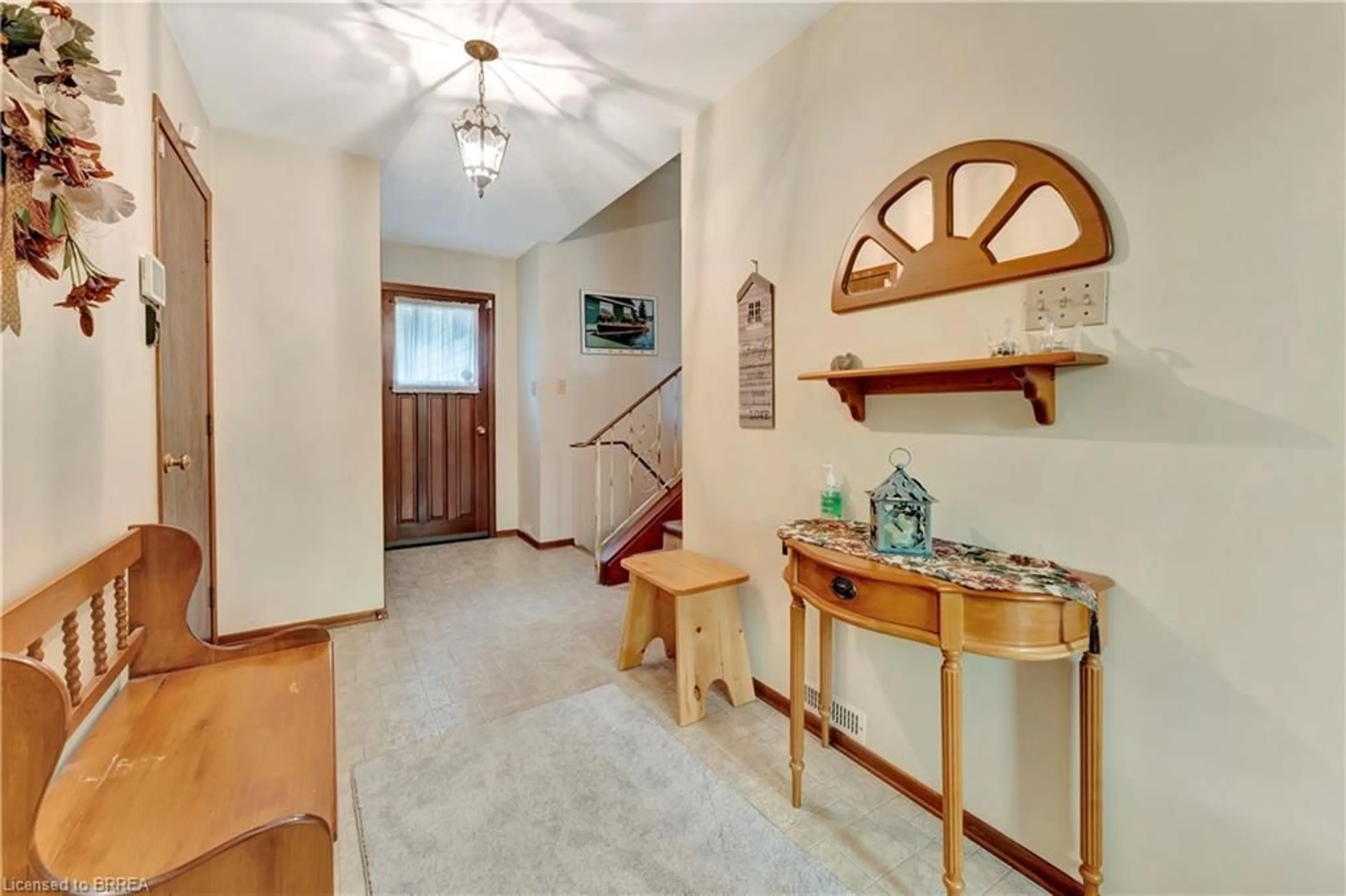 Indoor entryway for 67 Ontario St, Harrisburg Ontario N3L 3E1