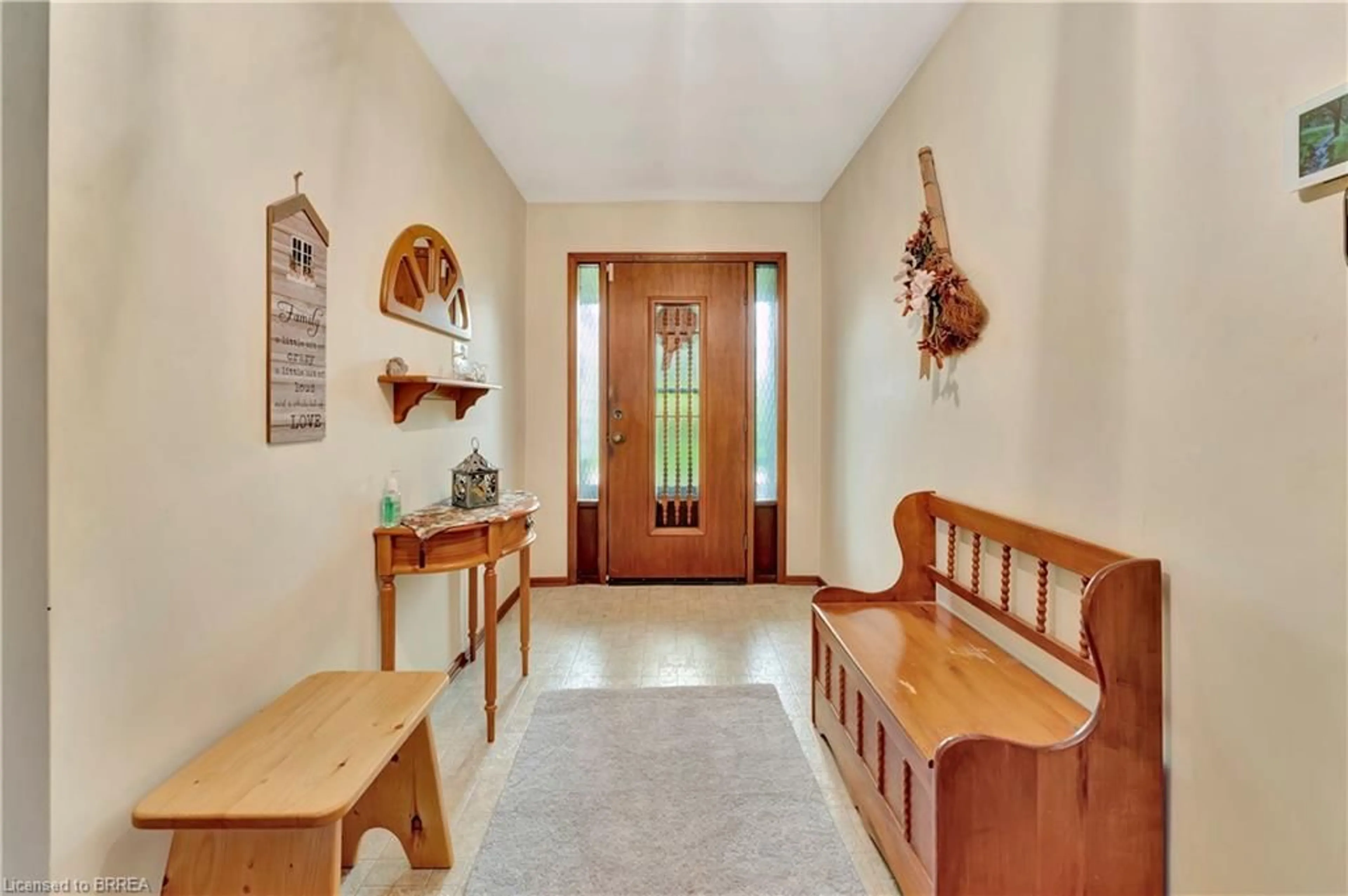 Indoor entryway for 67 Ontario St, Harrisburg Ontario N3L 3E1