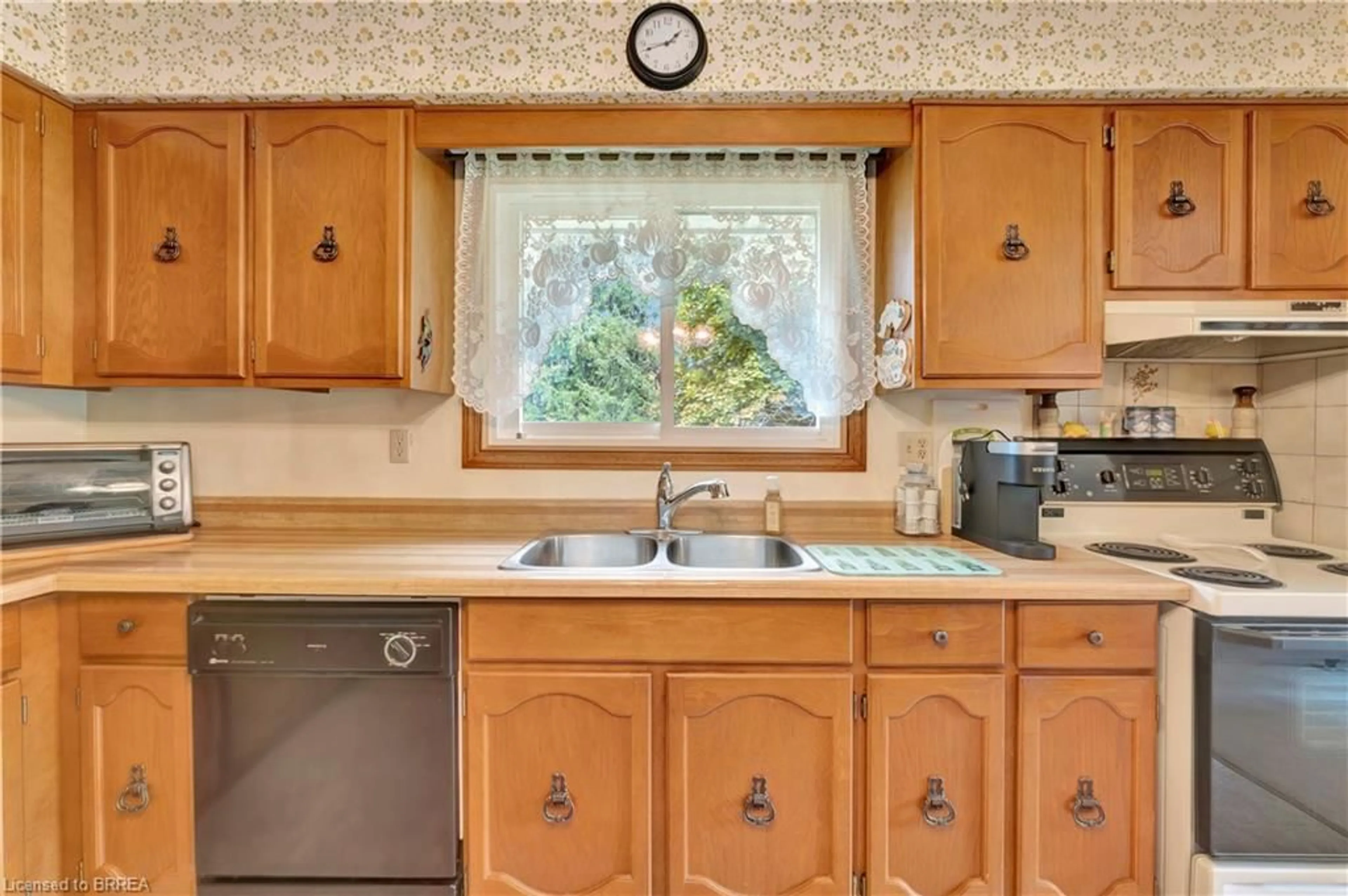 Standard kitchen, unknown for 67 Ontario St, Harrisburg Ontario N3L 3E1