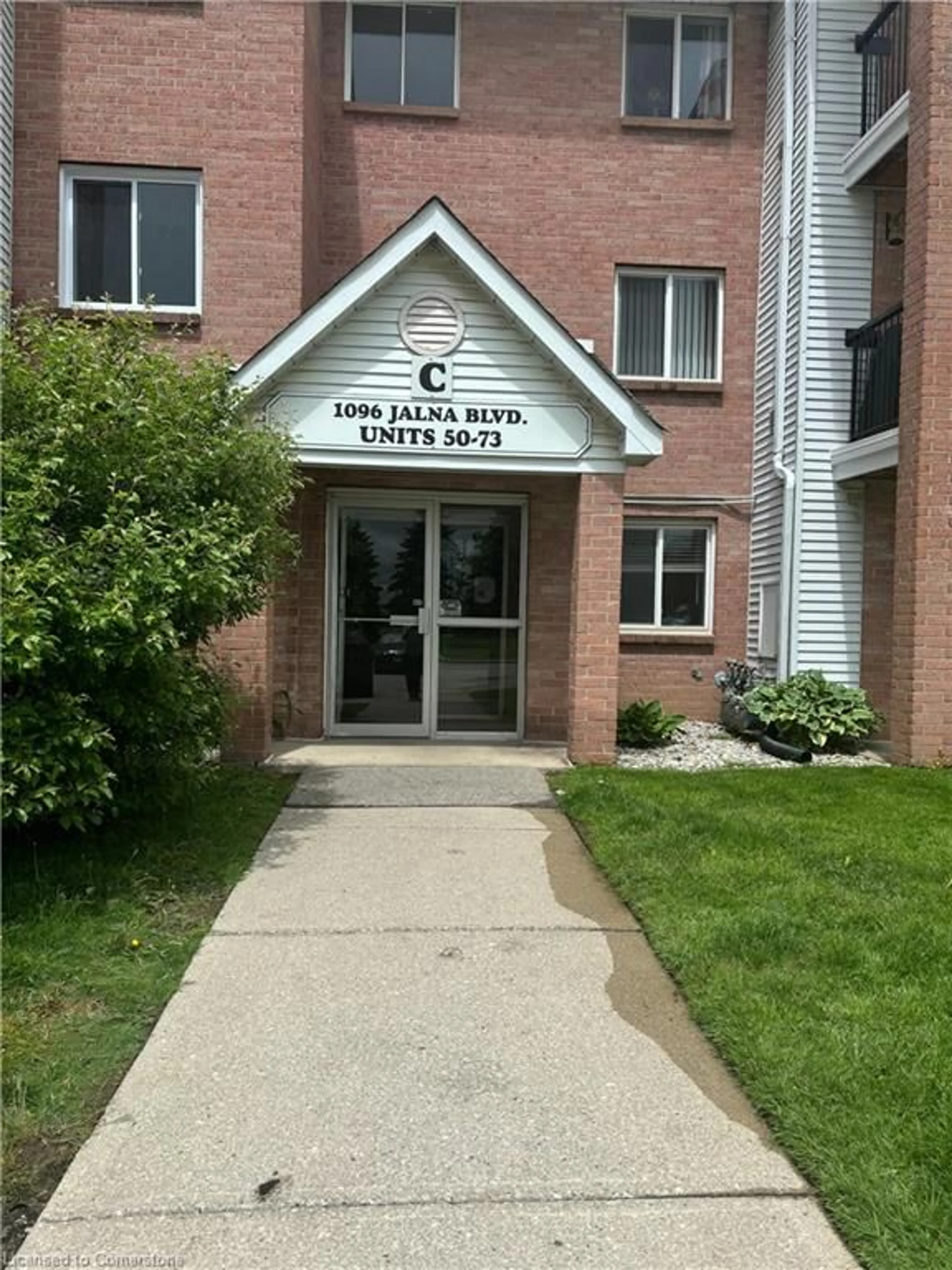 Indoor foyer for 1096 Jalna Blvd #64, London Ontario N6E 3B8