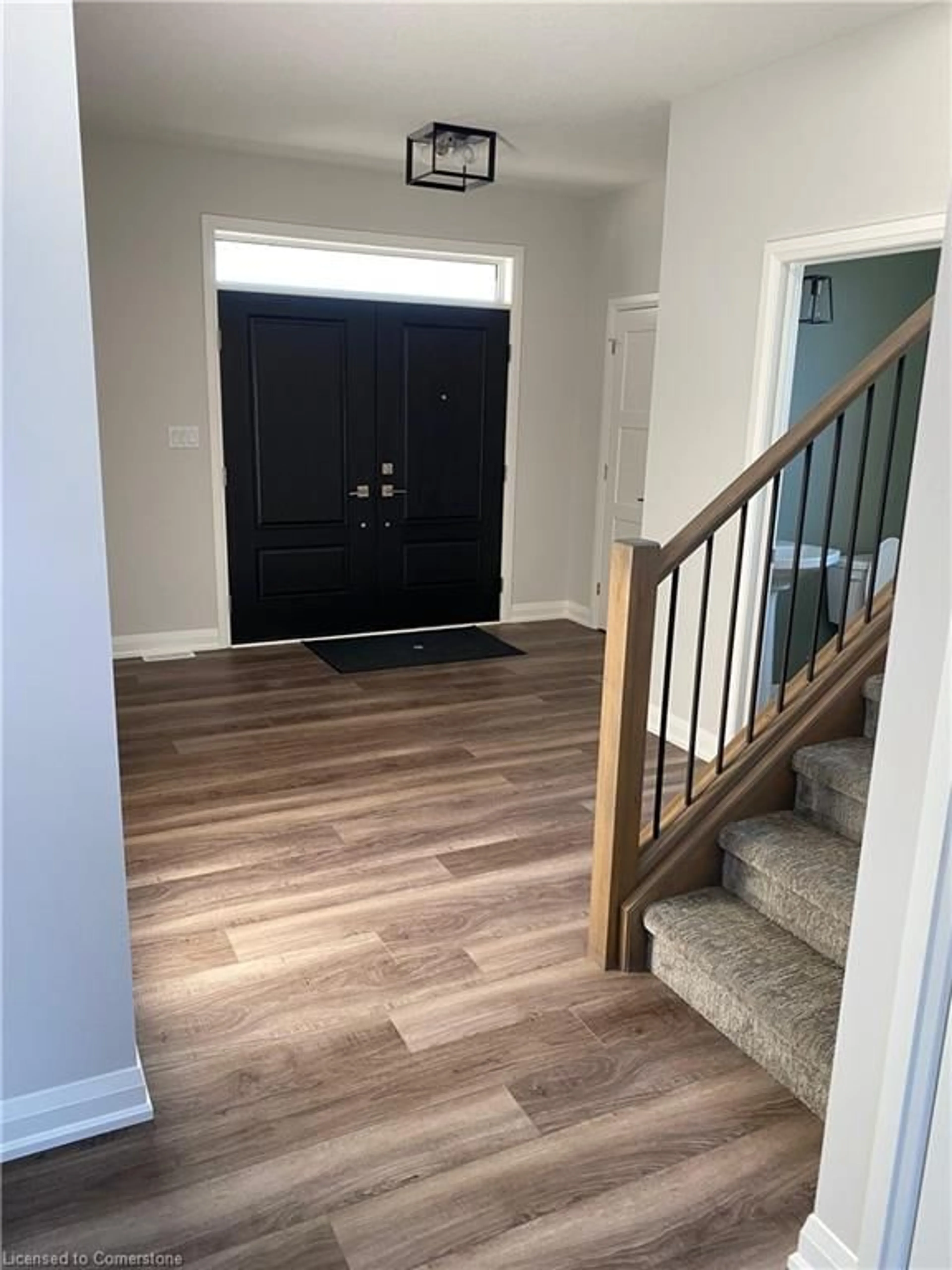 Indoor entryway for 86 Church St, Exeter Ontario N0M 1S2