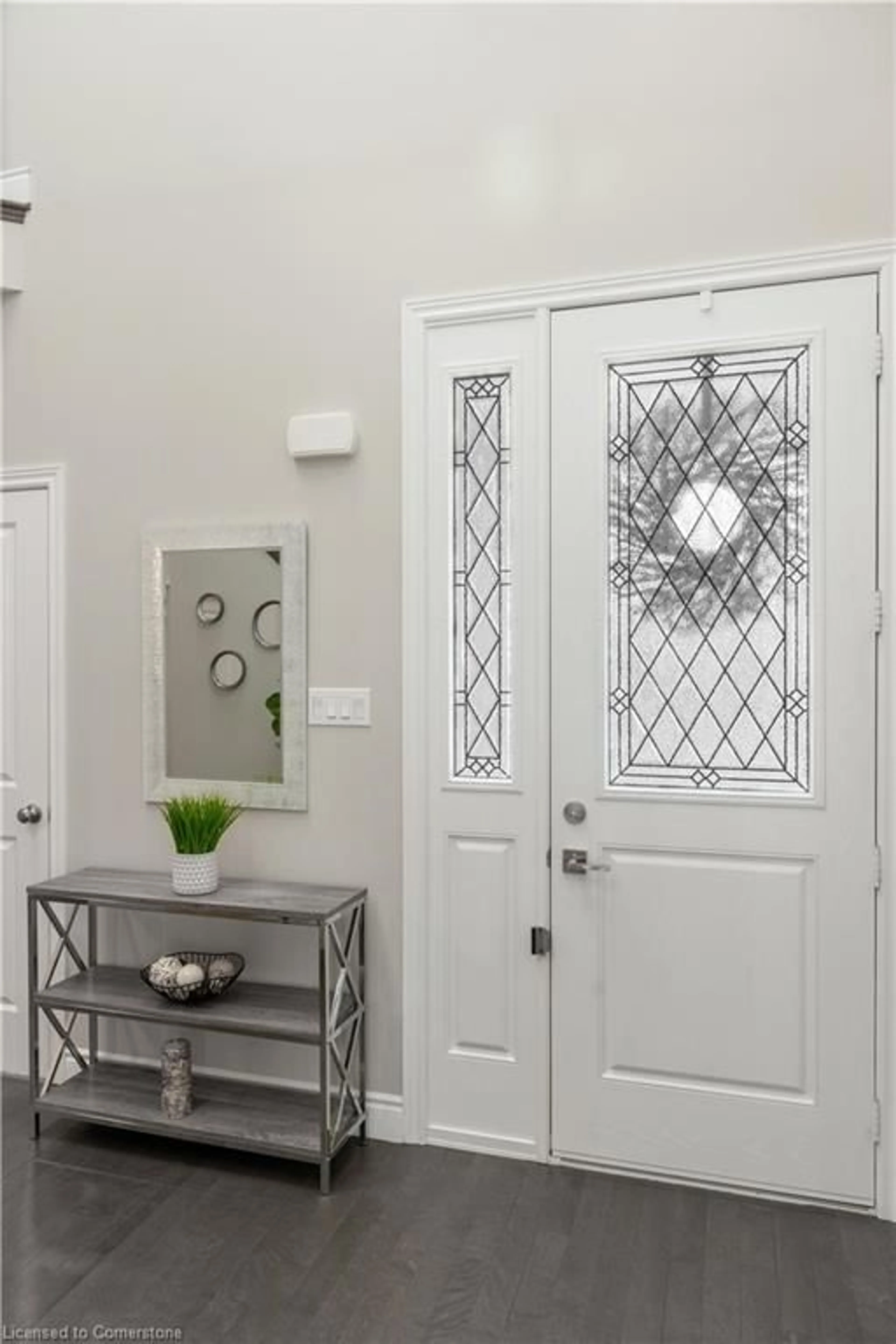 Indoor entryway for 1518 Old Zeller Dr, Kitchener Ontario N2A 0H3