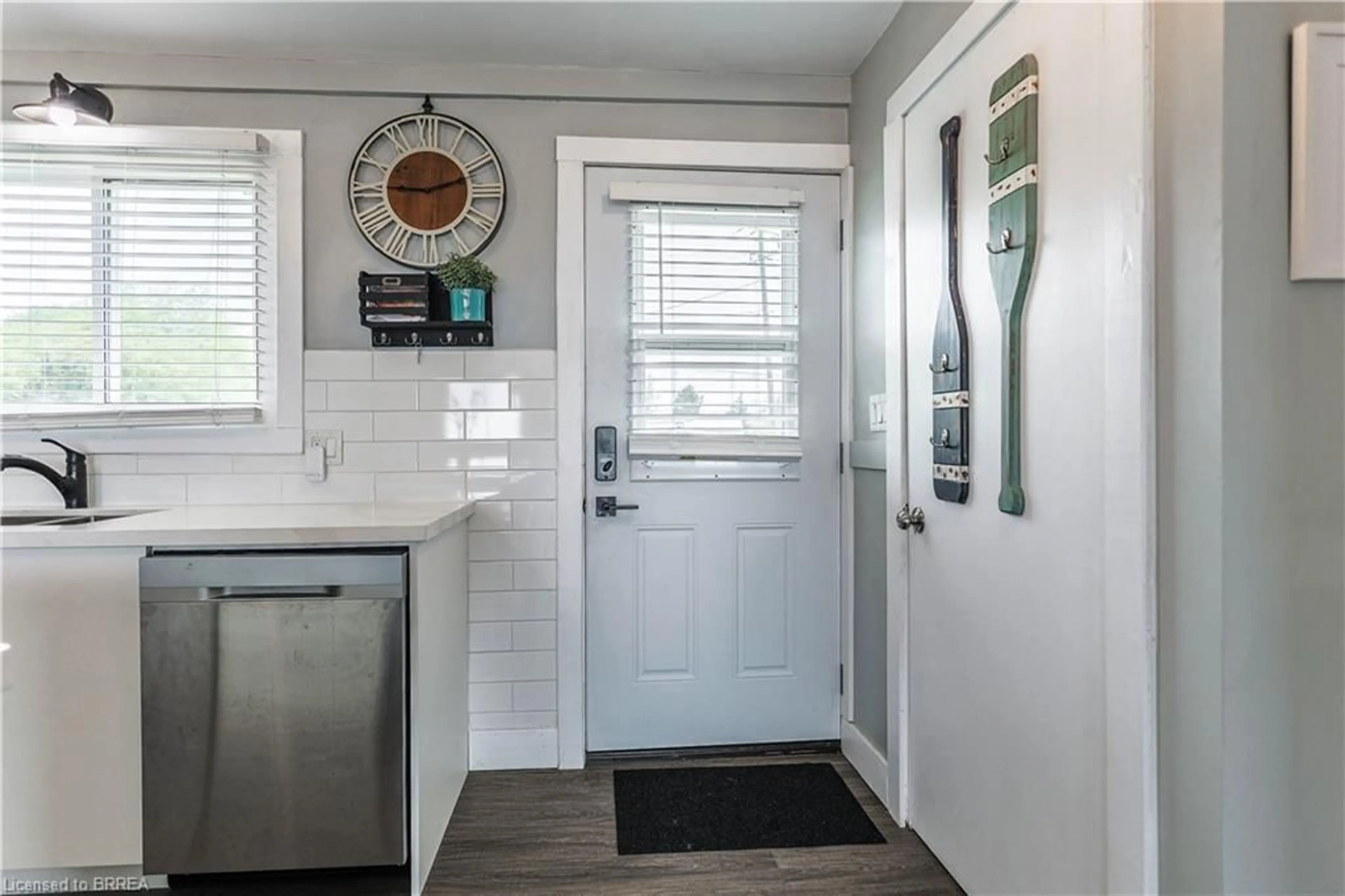 Indoor entryway for 6 Hickory Beach Lane, Nanticoke Ontario N0A 1L0