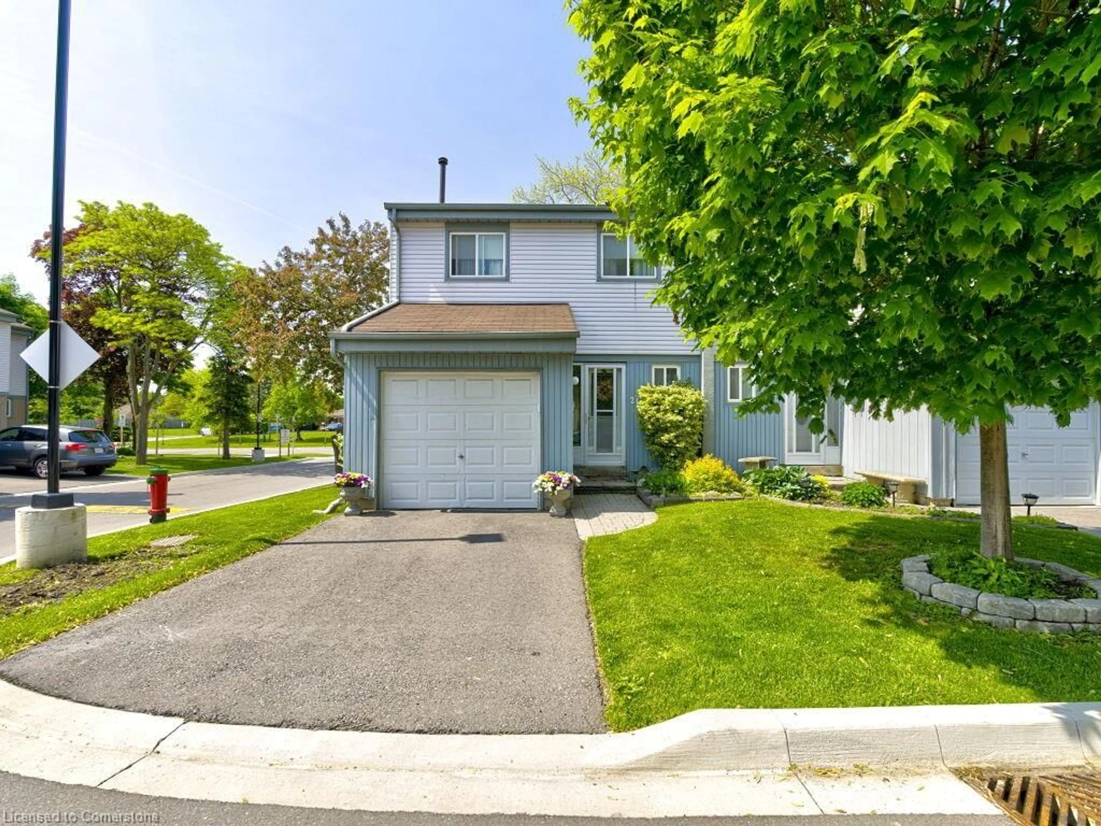 Home with vinyl exterior material, street for 121 Falconer Dr #27, Mississauga Ontario L5N 2K8