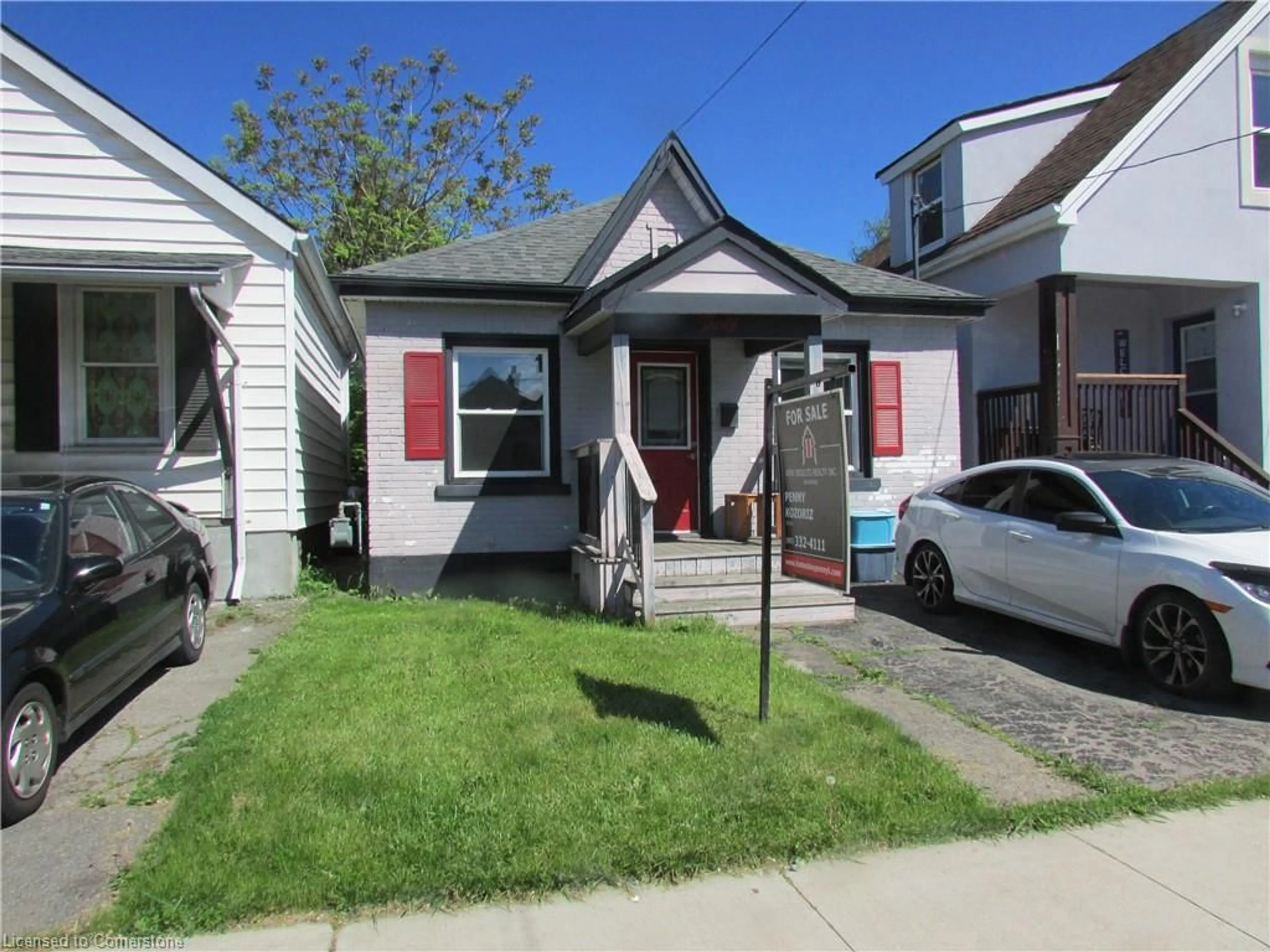 Home with vinyl exterior material, street for 30 Robins Ave, Hamilton Ontario L8H 4M9