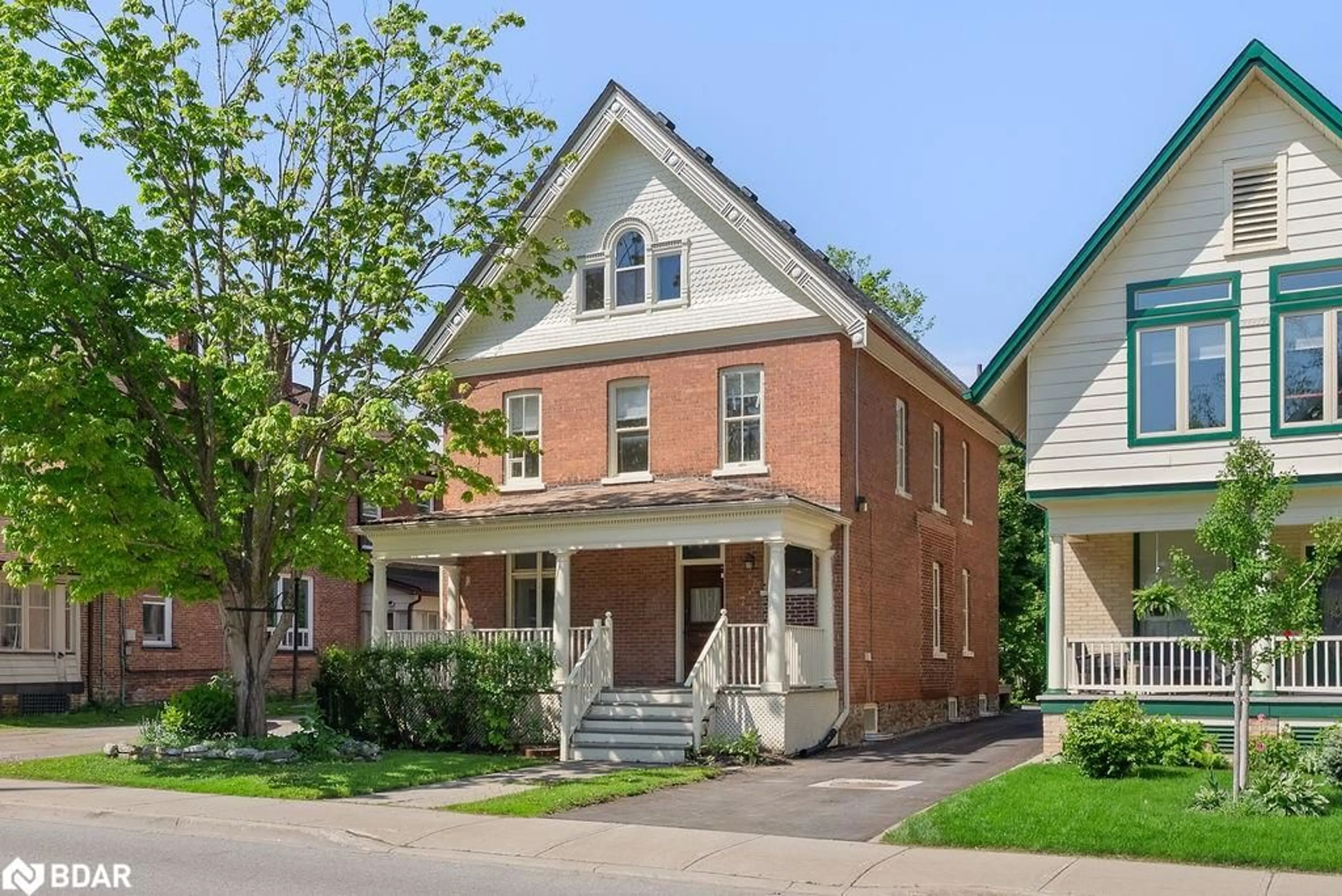 Home with brick exterior material, street for 37 Cambridge St, Lindsay Ontario K9V 4C6