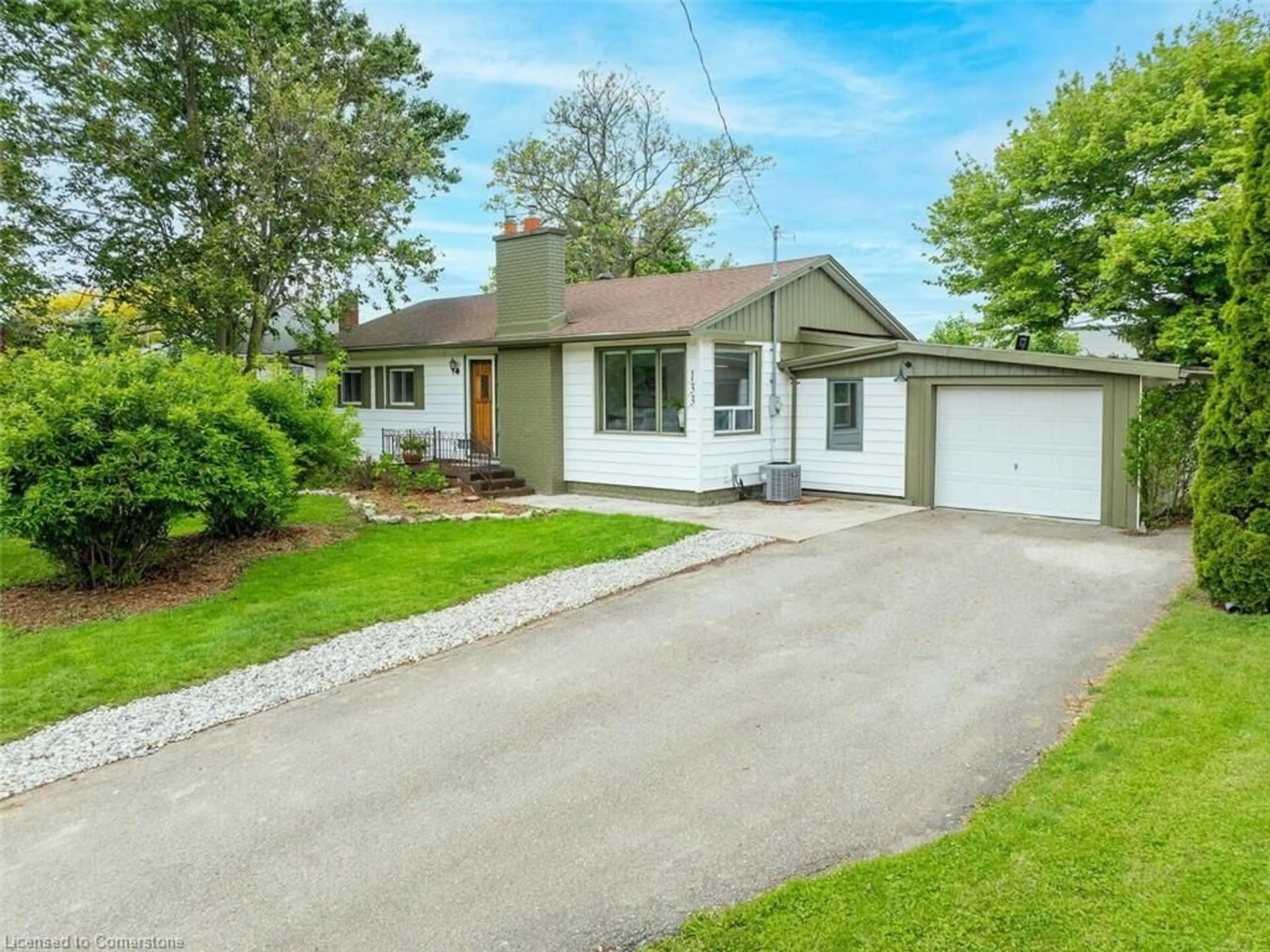 Home with vinyl exterior material, street for 133 Willson Rd, Welland Ontario L3C 2T5
