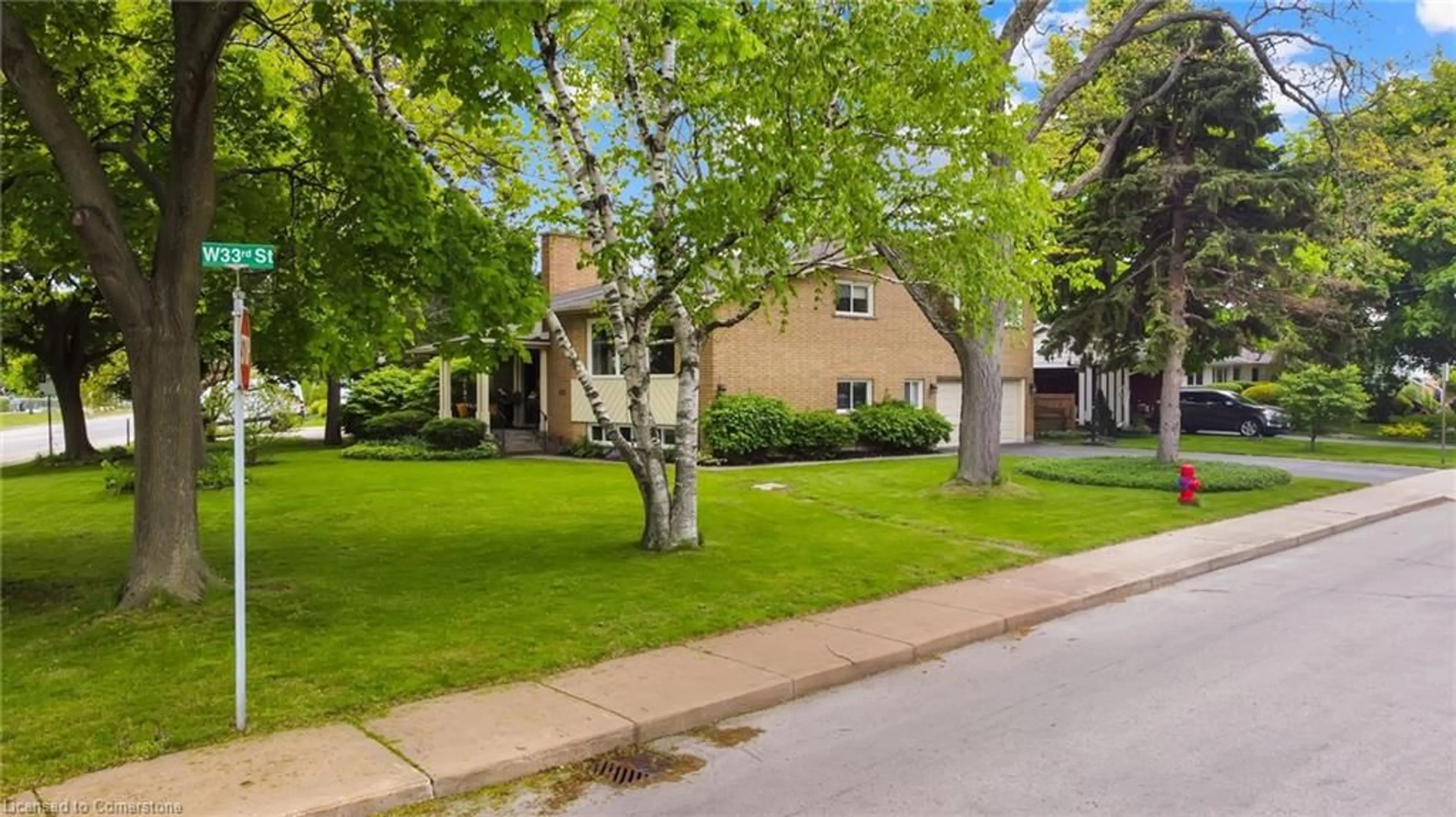 Patio, street for 617 Scenic Dr, Hamilton Ontario L9C 1H2
