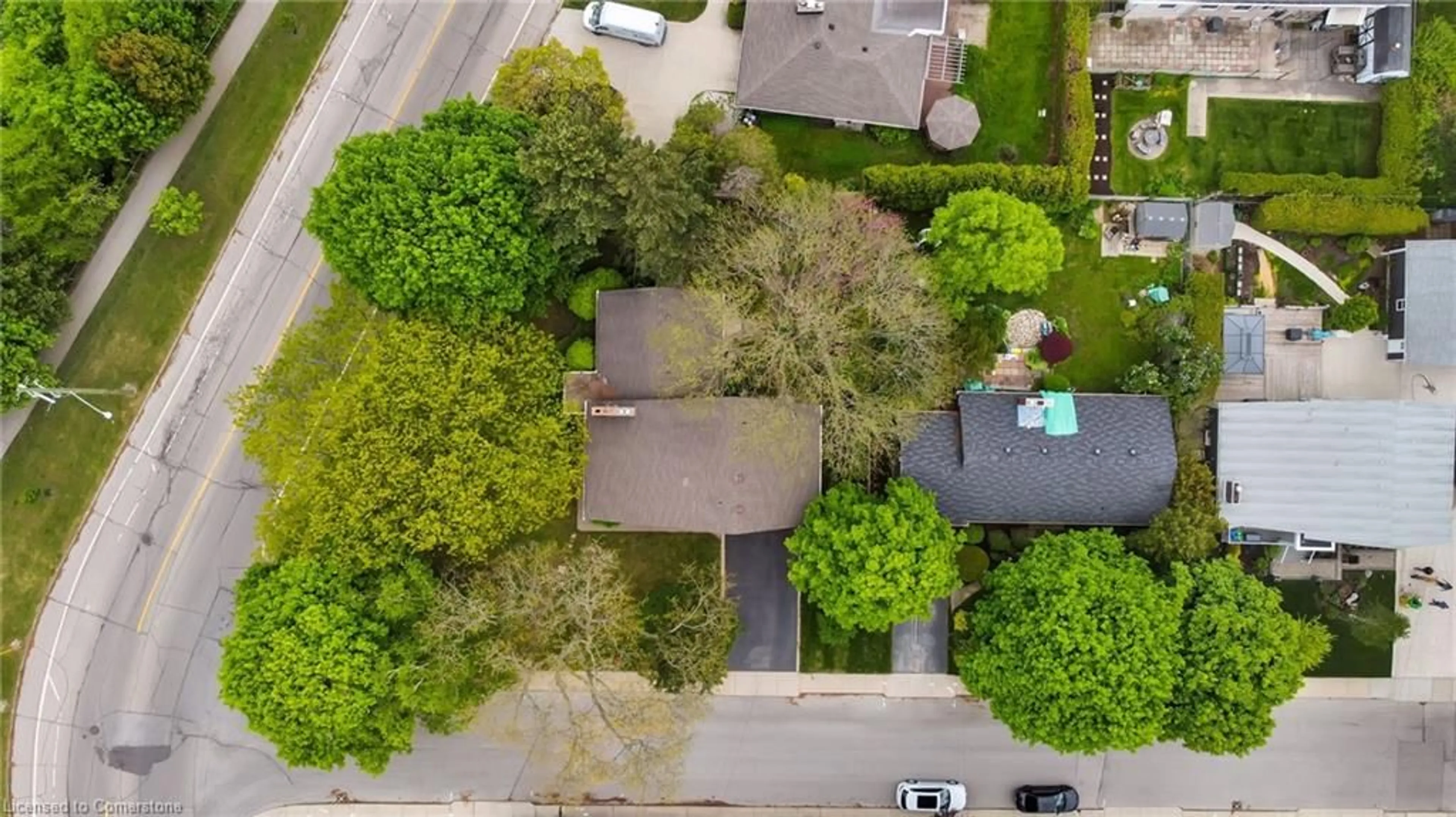 A pic from outside/outdoor area/front of a property/back of a property/a pic from drone, street for 617 Scenic Dr, Hamilton Ontario L9C 1H2