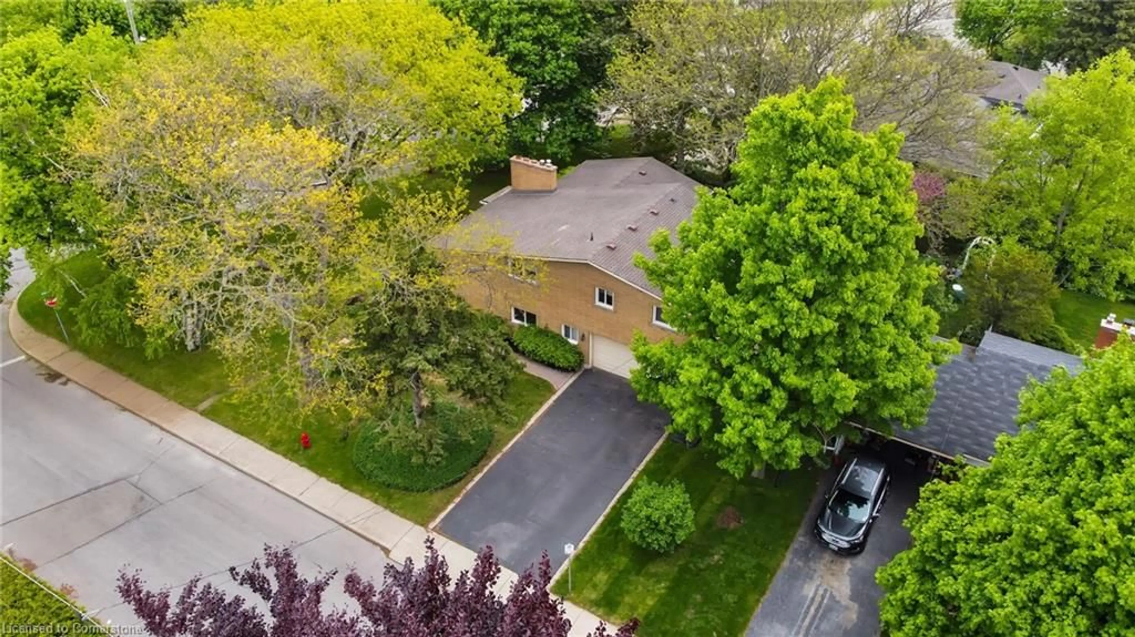 A pic from outside/outdoor area/front of a property/back of a property/a pic from drone, street for 617 Scenic Dr, Hamilton Ontario L9C 1H2