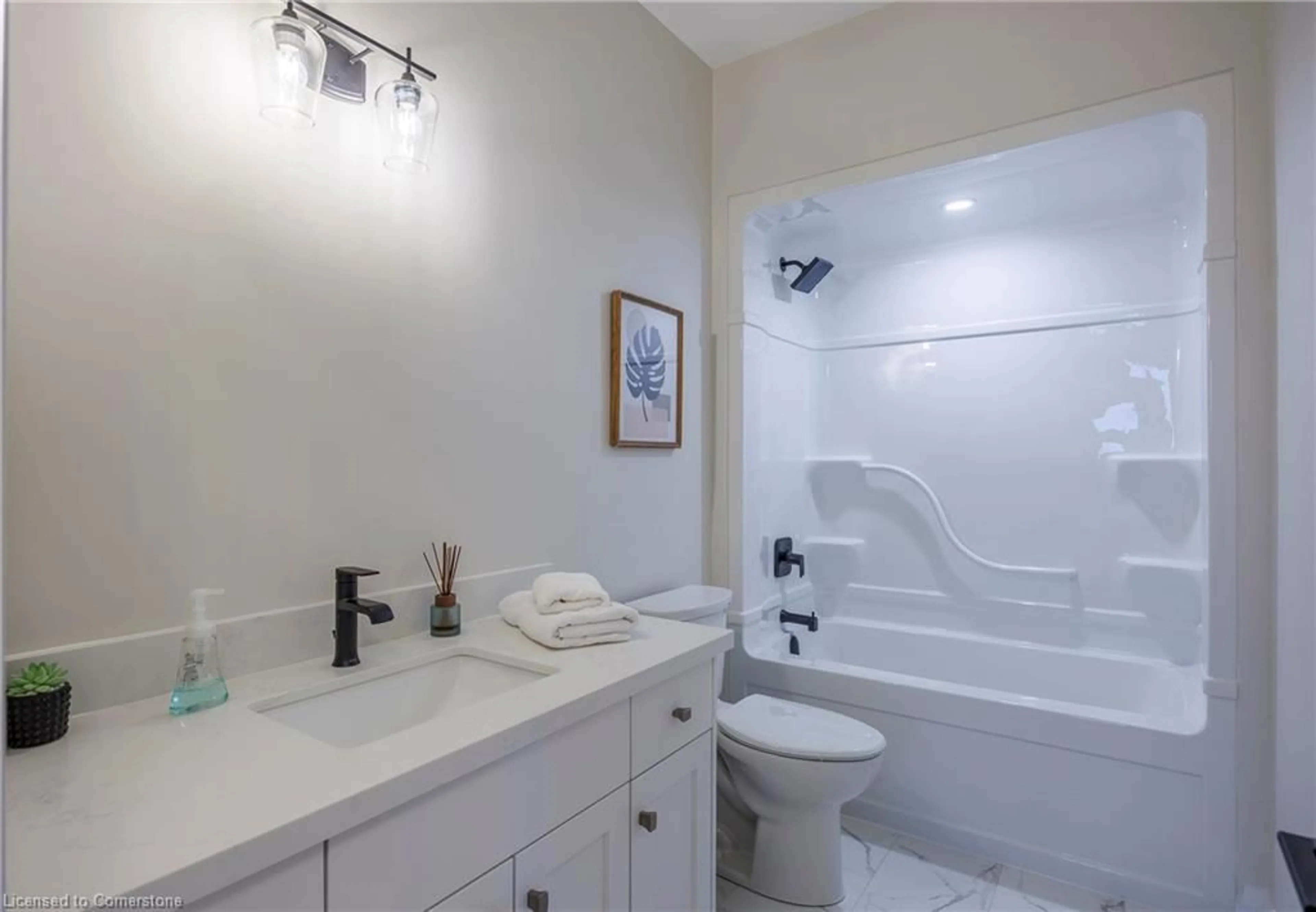 Standard bathroom, ceramic/tile floor for 94 Duchess Dr, Delhi Ontario N4B 2V3