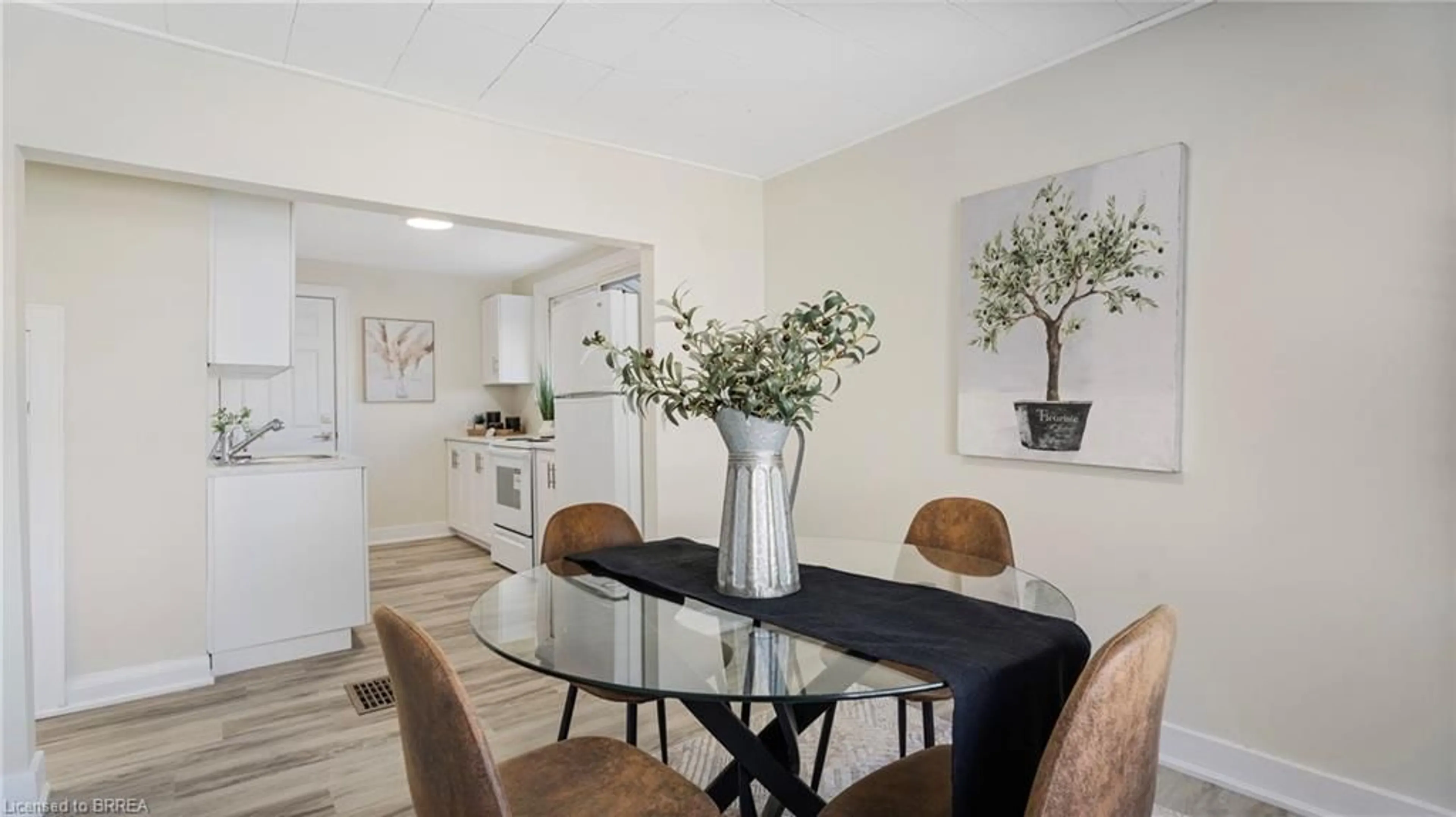 Dining room, unknown for 248 Sydenham St, Brantford Ontario N3R 3Z8