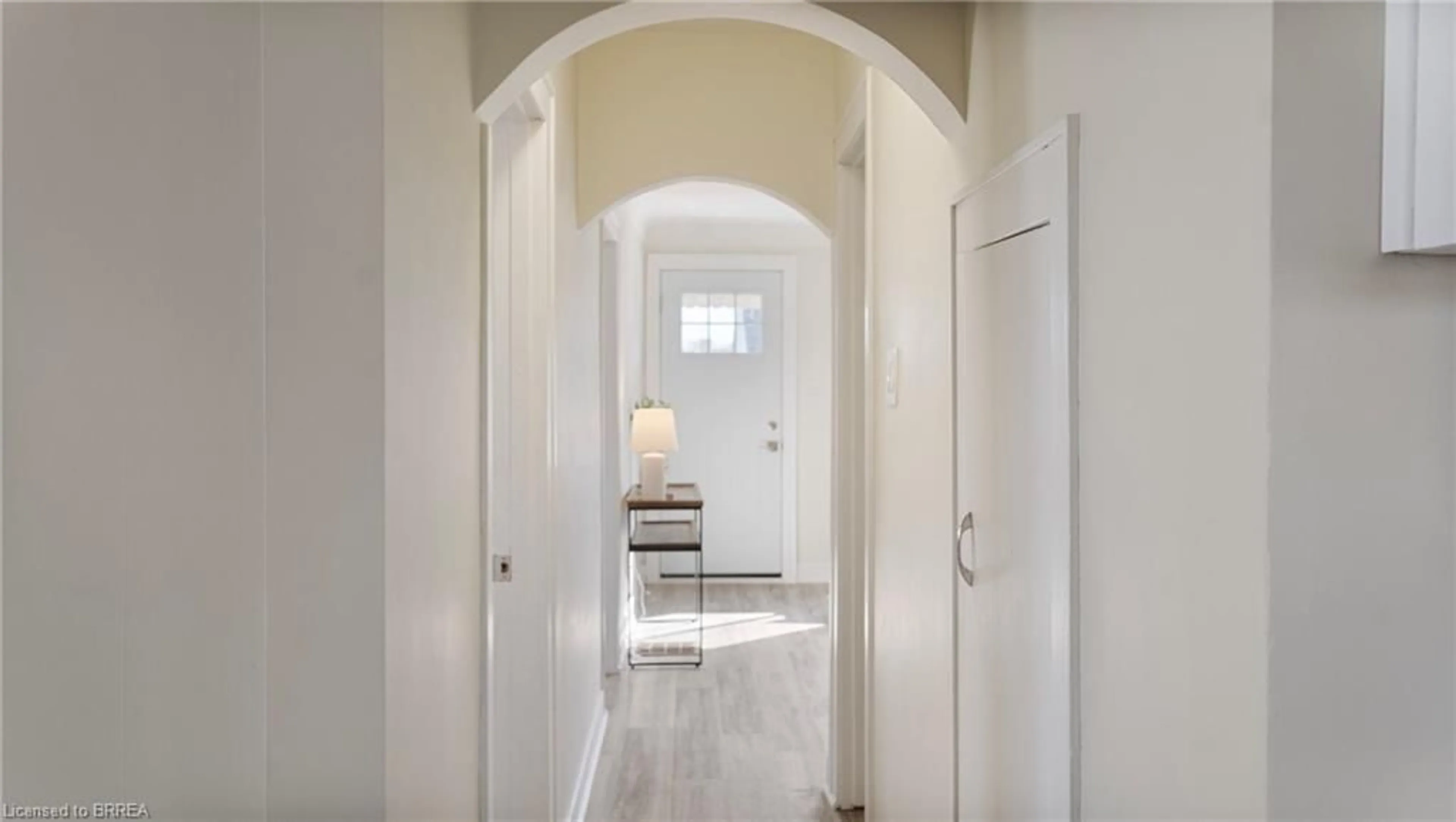 Indoor entryway for 248 Sydenham St, Brantford Ontario N3R 3Z8