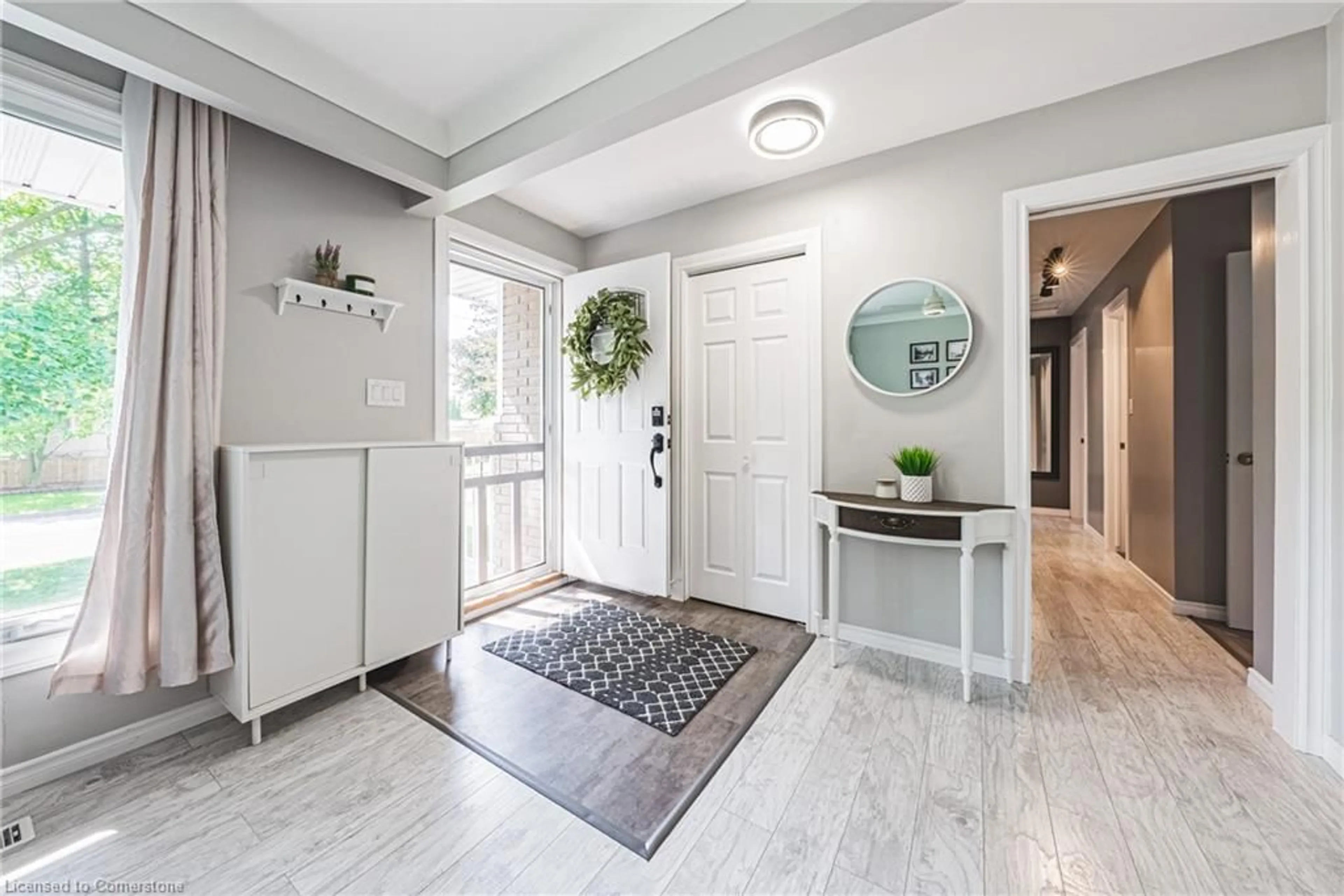 Indoor entryway for 14 Ancaster Blvd, St. Catharines Ontario L2M 6G7
