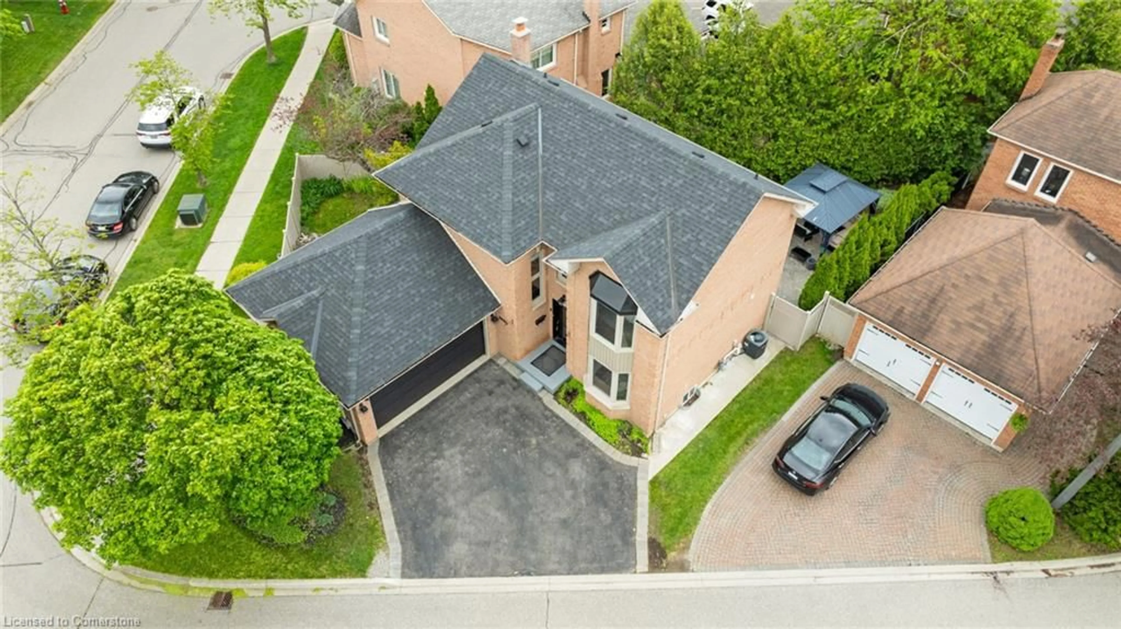 A pic from outside/outdoor area/front of a property/back of a property/a pic from drone, street for 6682 Snow Goose Lanes, Mississauga Ontario L5N 5H8