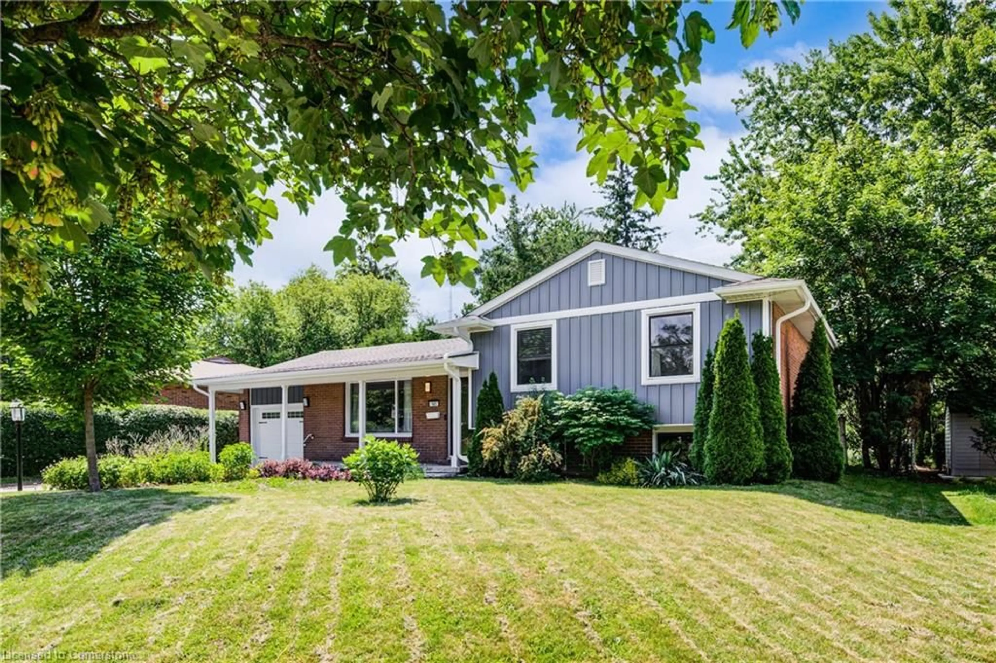 Home with vinyl exterior material, street for 141 Tavistock Rd, London Ontario N6J 1Z5
