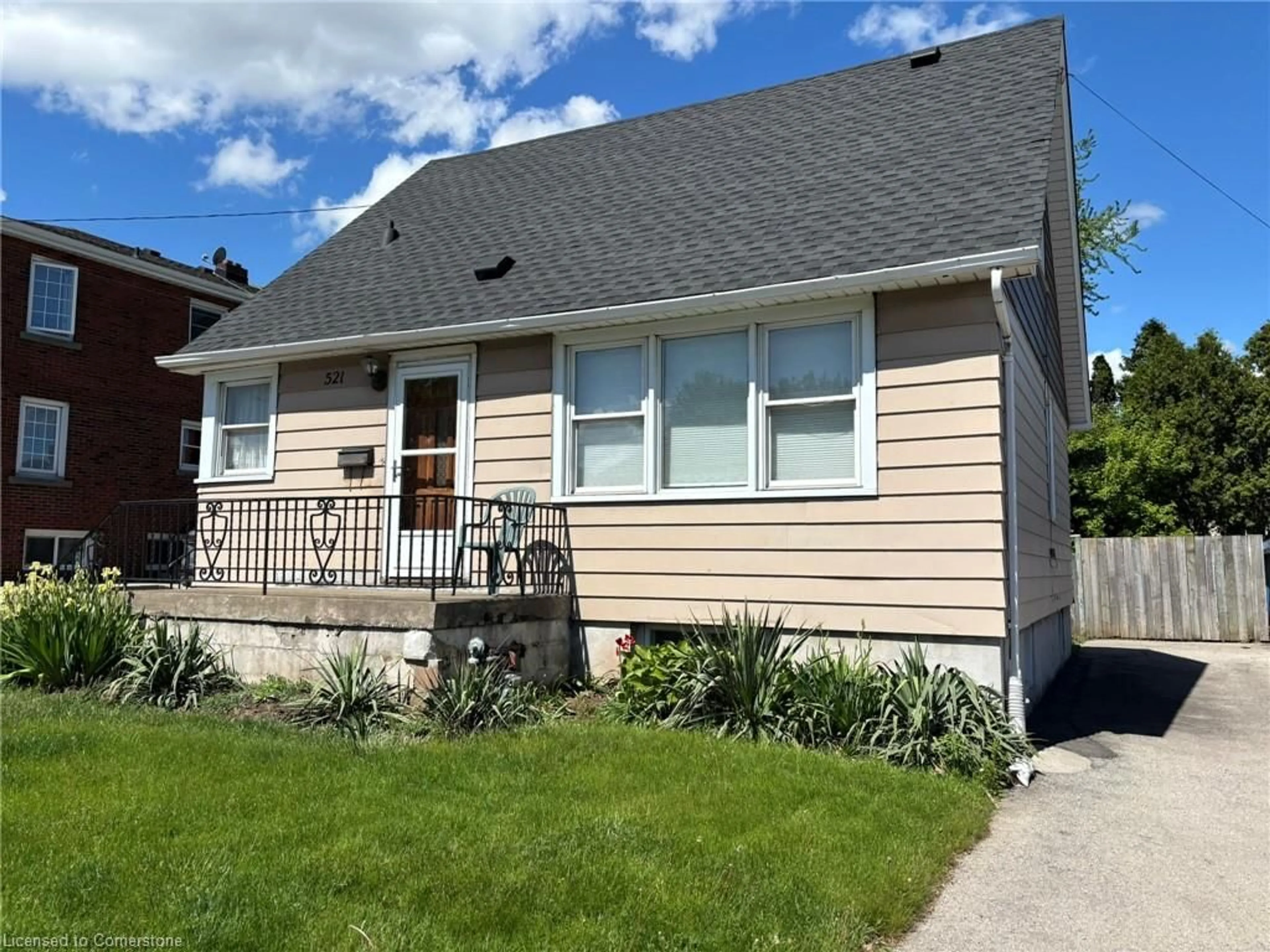 Home with vinyl exterior material, street for 521 Mary St, Hamilton Ontario L8L 4X6
