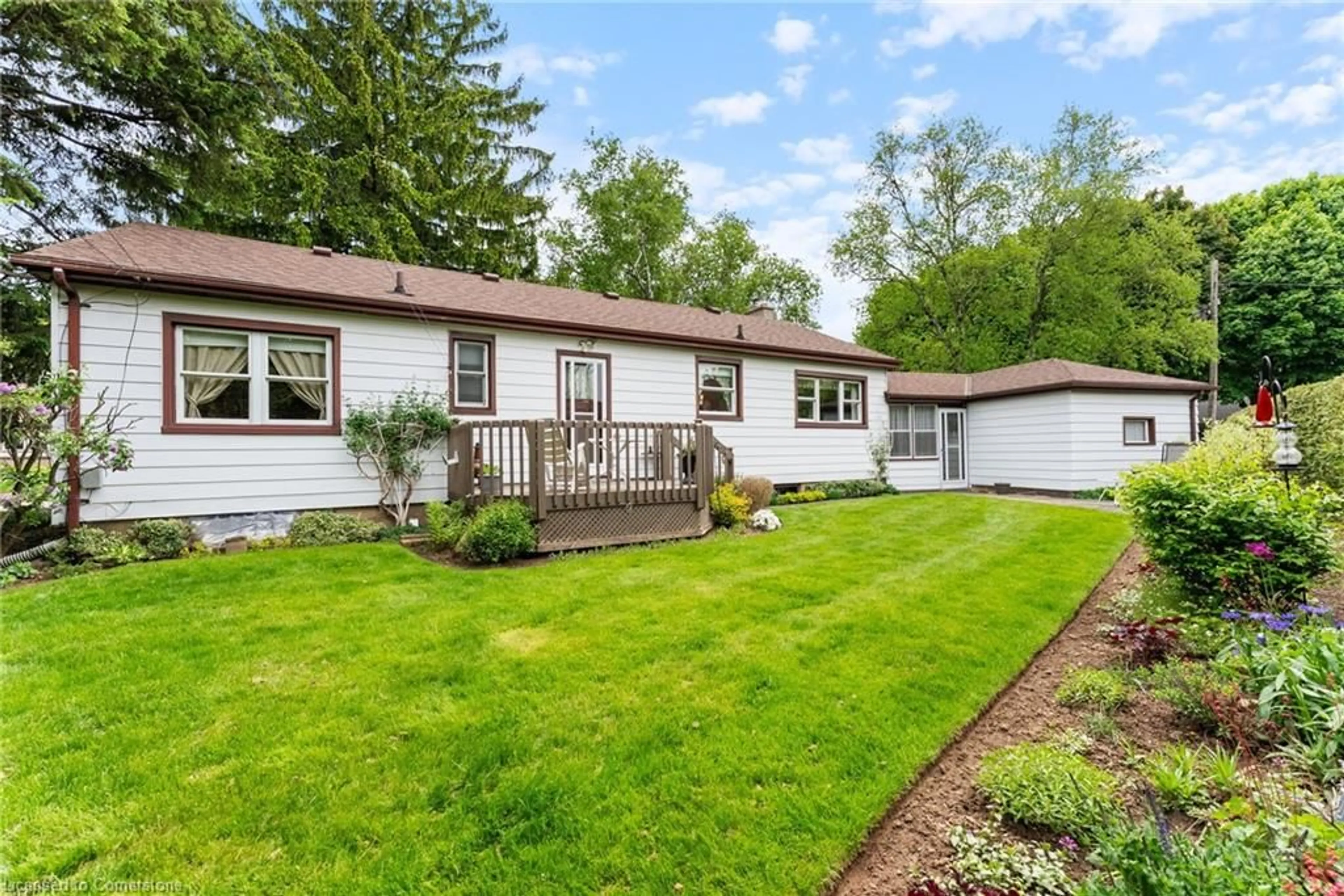 Home with vinyl exterior material, unknown for 12 Carrington Crt, Ancaster Ontario L9G 1R1