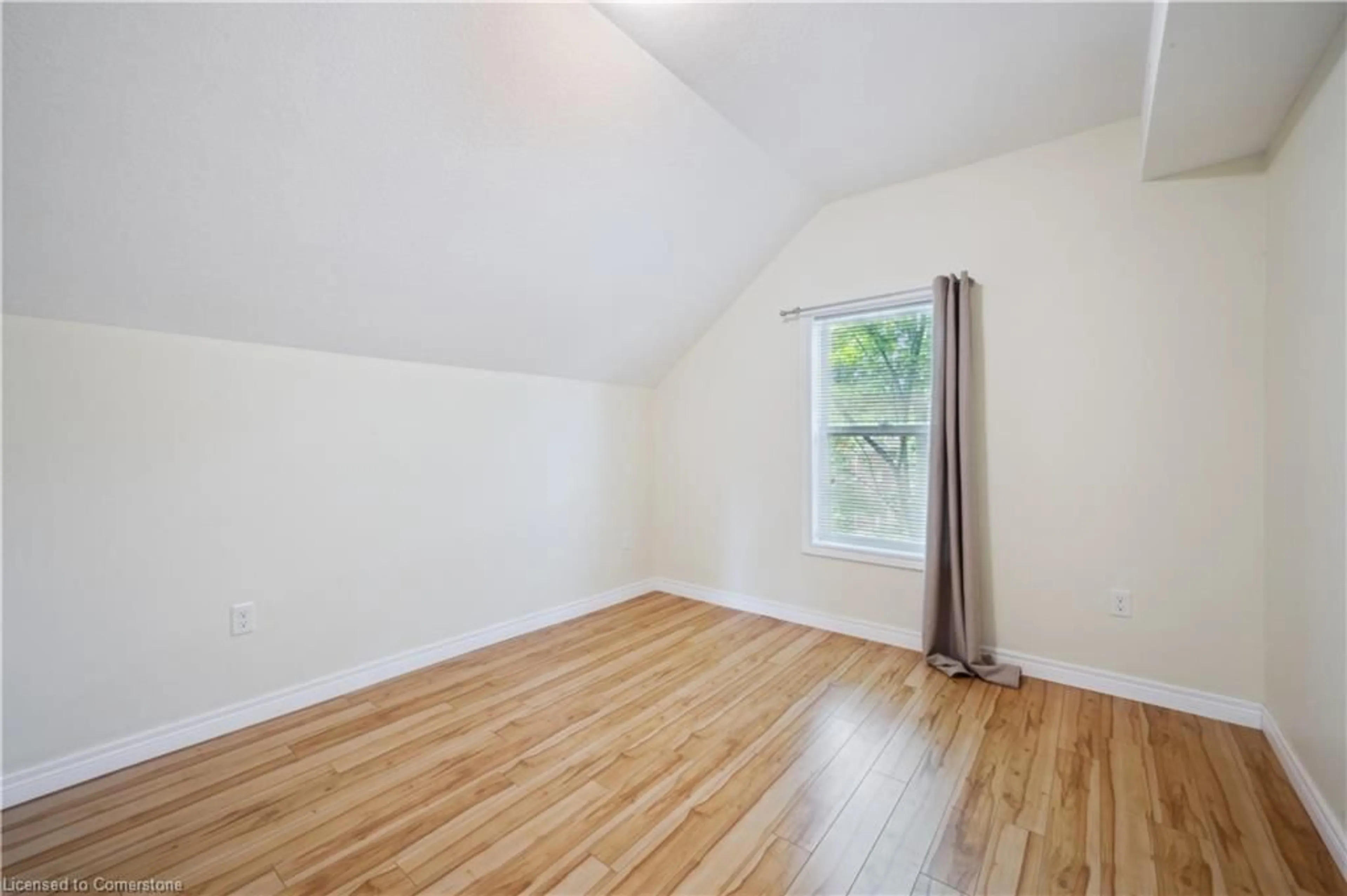 A pic of a room for 67 Wellington St, Kitchener Ontario N2H 5J5