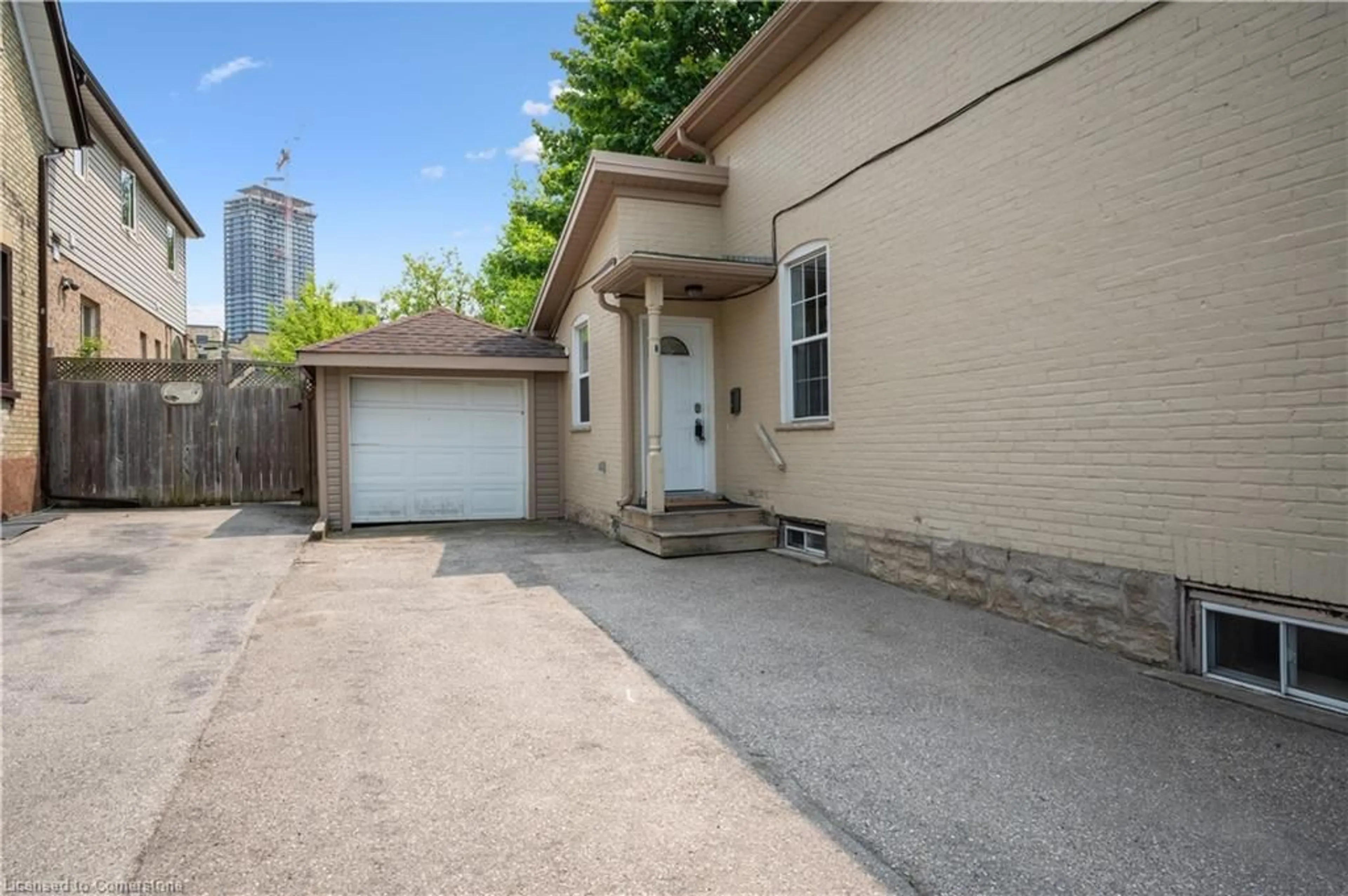 A pic from outside/outdoor area/front of a property/back of a property/a pic from drone, street for 67 Wellington St, Kitchener Ontario N2H 5J5