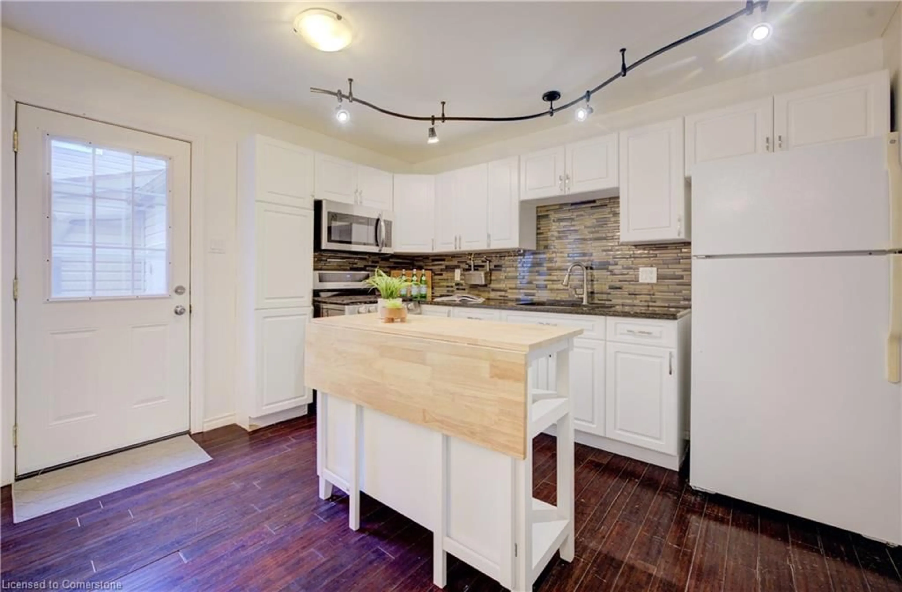 Open concept kitchen, wood/laminate floor for 192 Silver Aspen Cres, Kitchener Ontario N2N 1J1