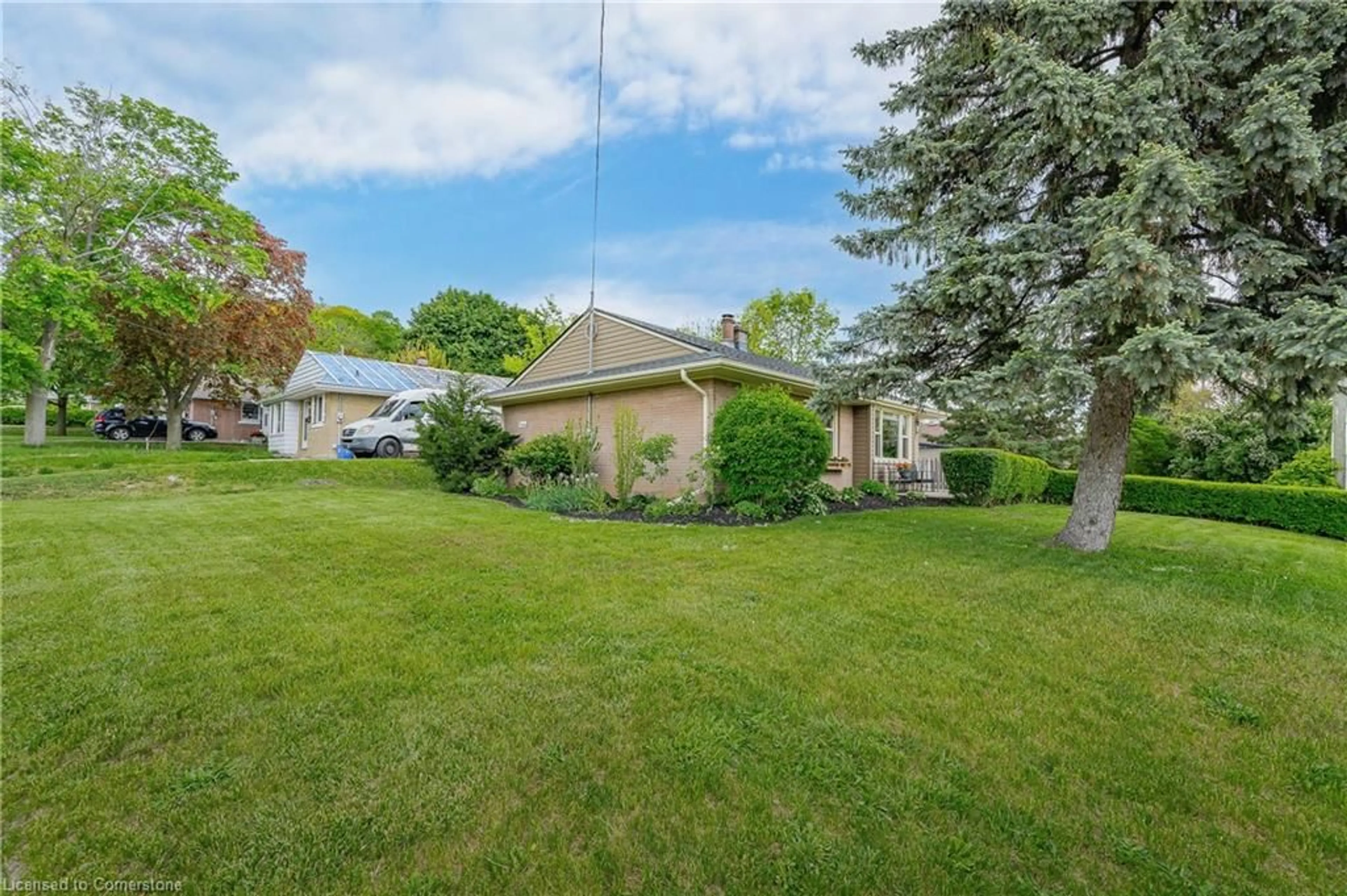 A pic from outside/outdoor area/front of a property/back of a property/a pic from drone, street for 2 Gordon St, Cambridge Ontario N1S 2G4