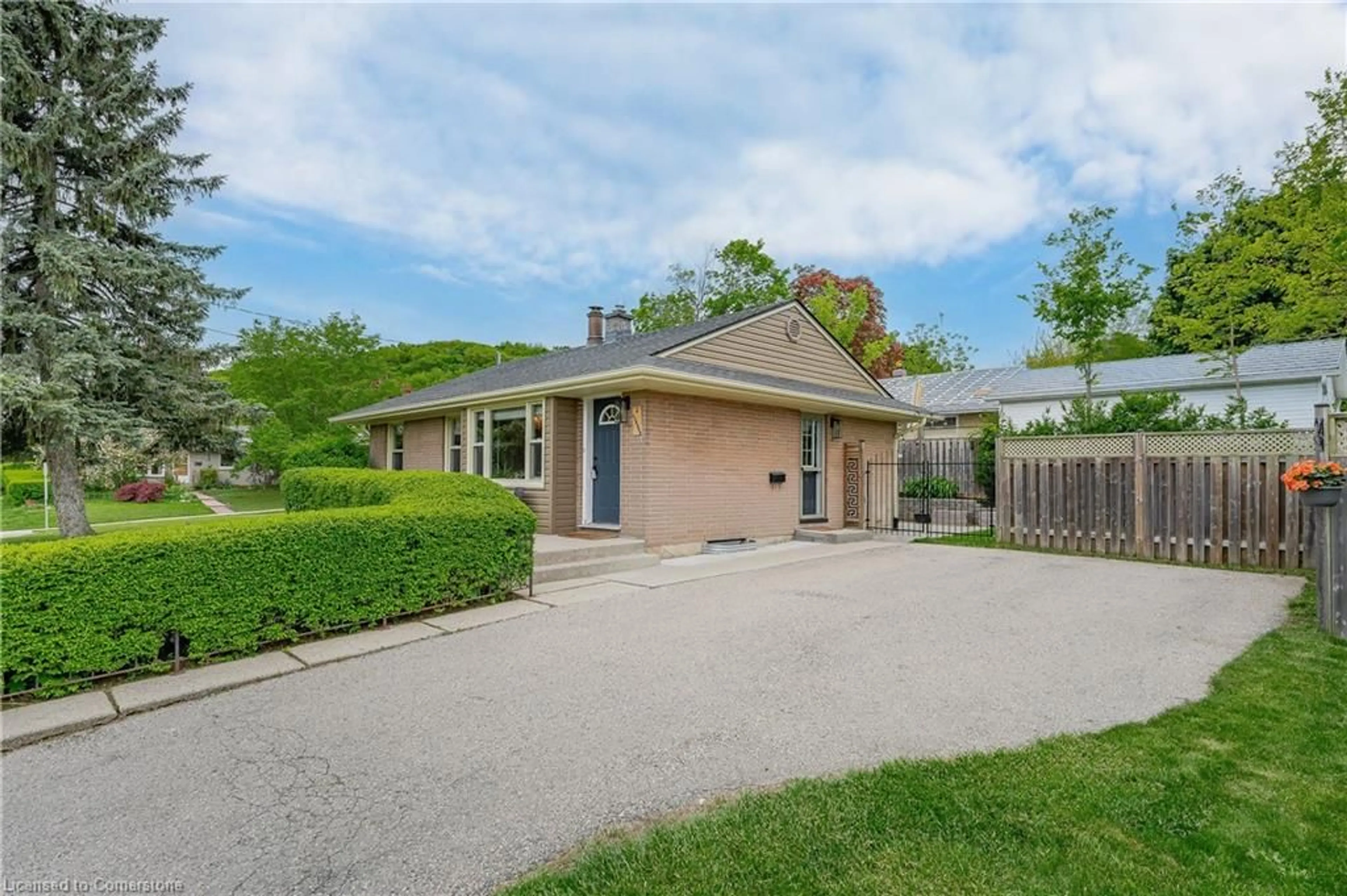 Unknown for 2 Gordon St, Cambridge Ontario N1S 2G4