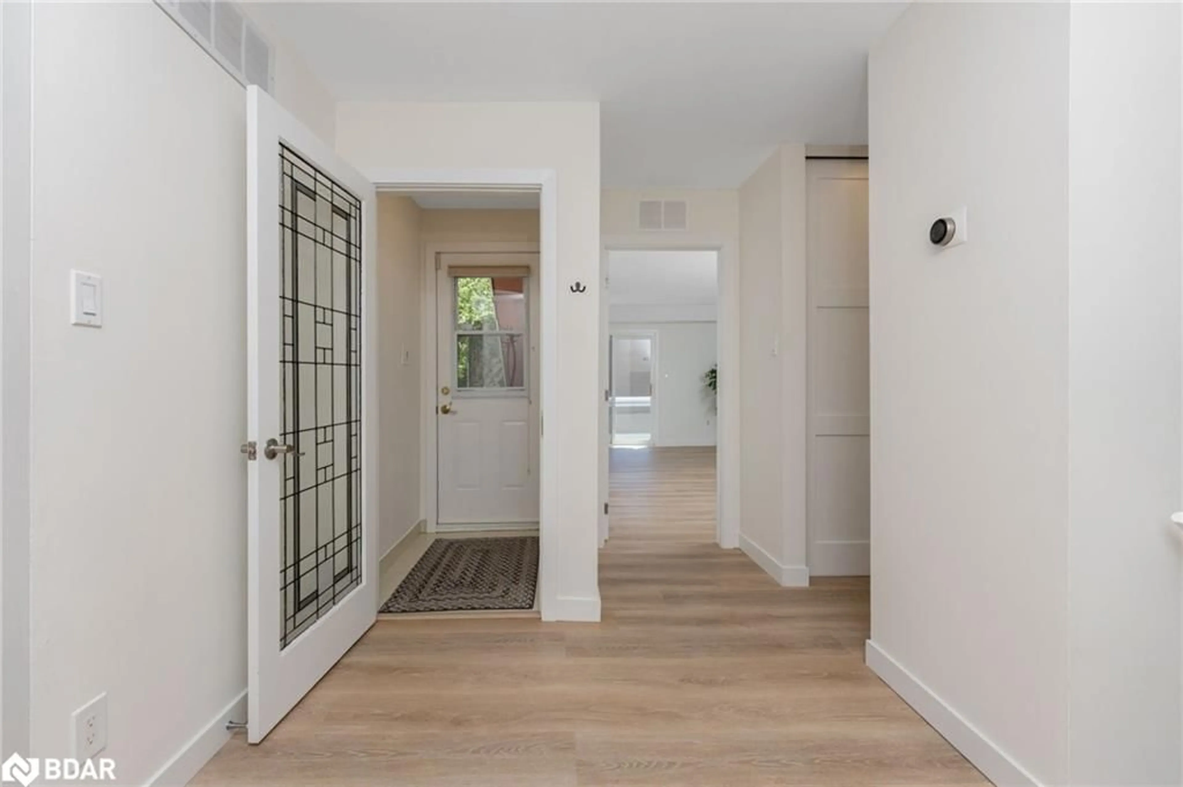 Indoor entryway for 1206 Kos Blvd, Mississauga Ontario L5J 4L7