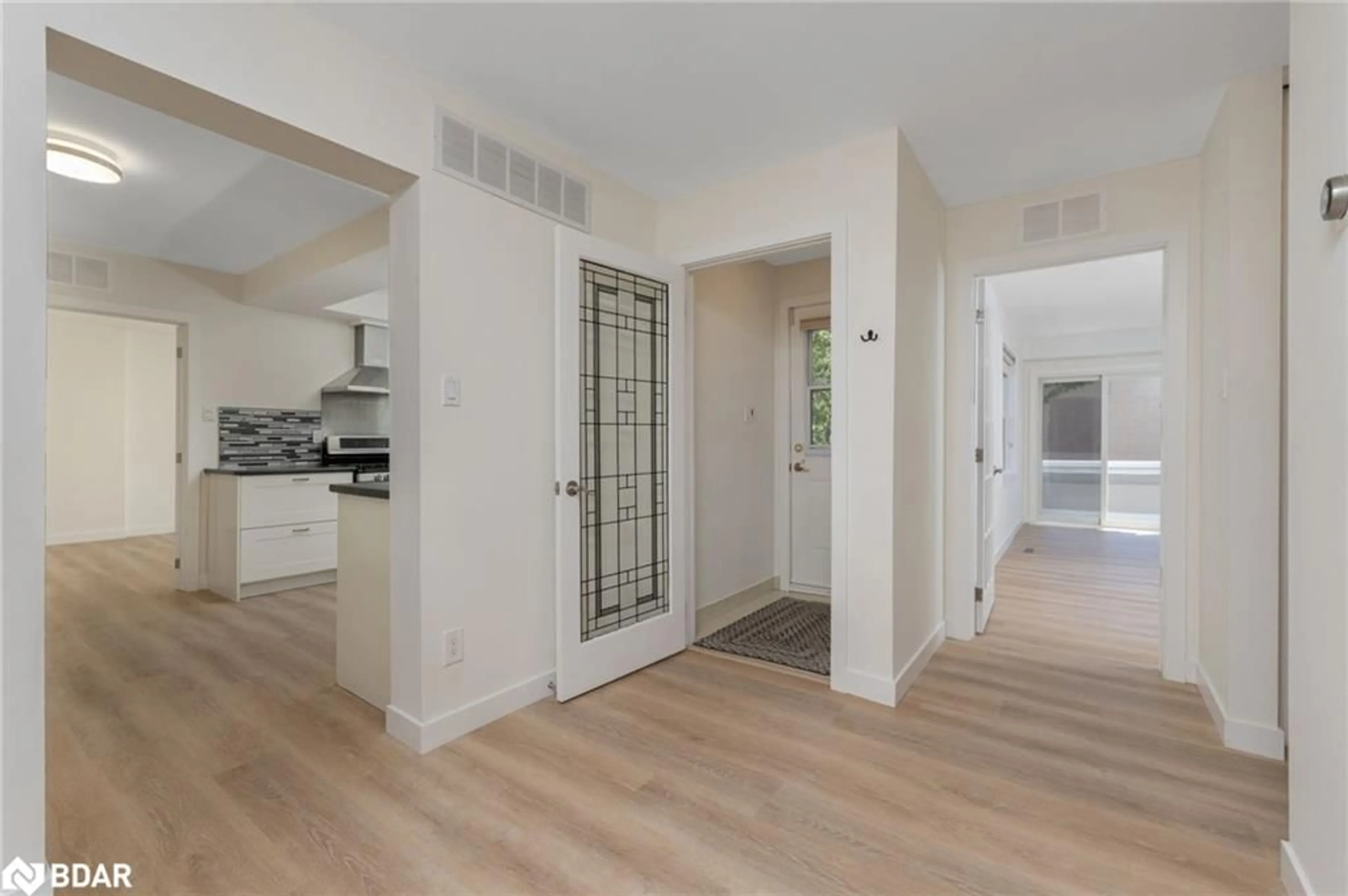 Indoor entryway for 1206 Kos Blvd, Mississauga Ontario L5J 4L7