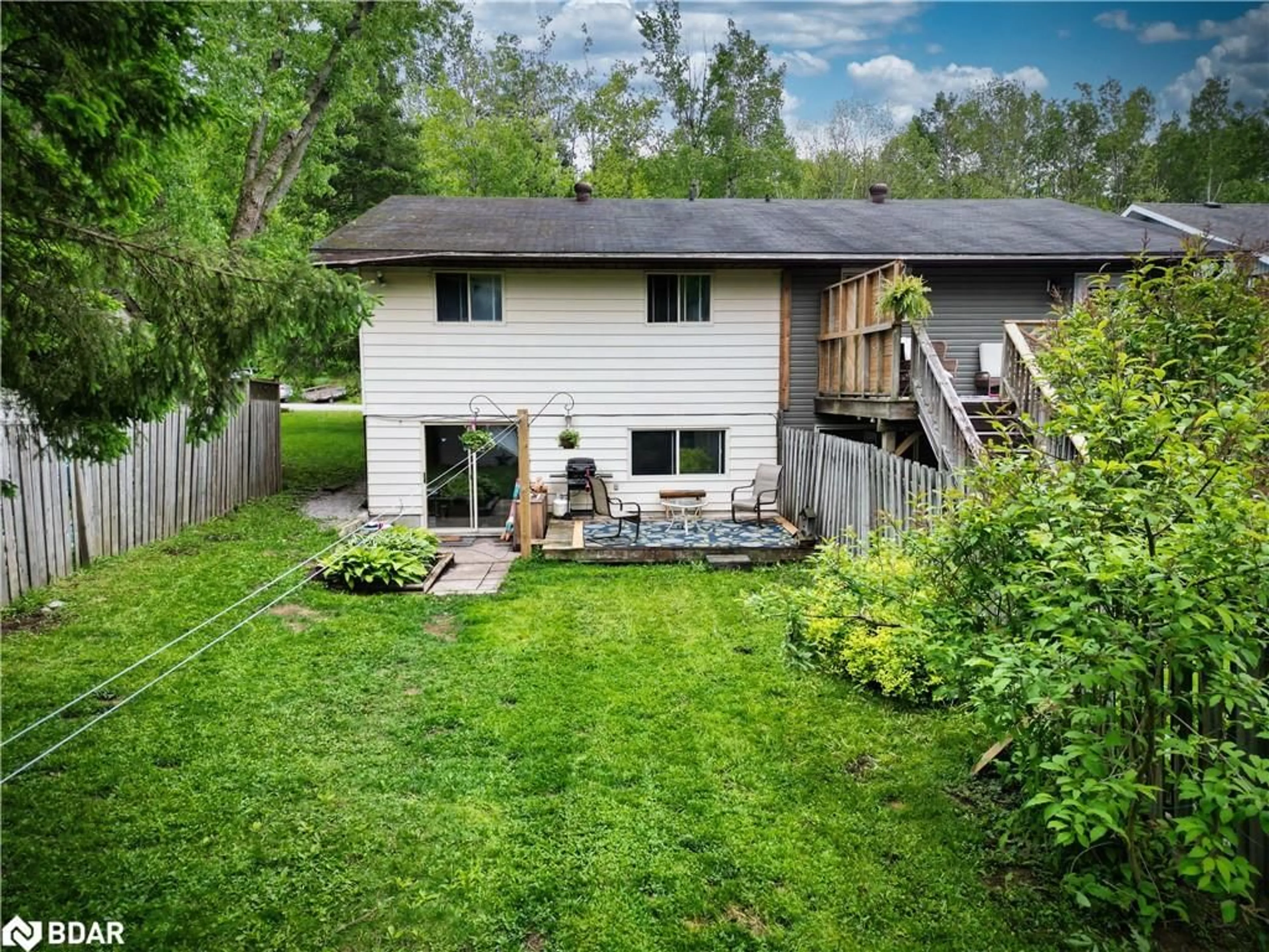 A pic from outside/outdoor area/front of a property/back of a property/a pic from drone, unknown for 184 Fernwood Dr, Gravenhurst Ontario P1P 1P4