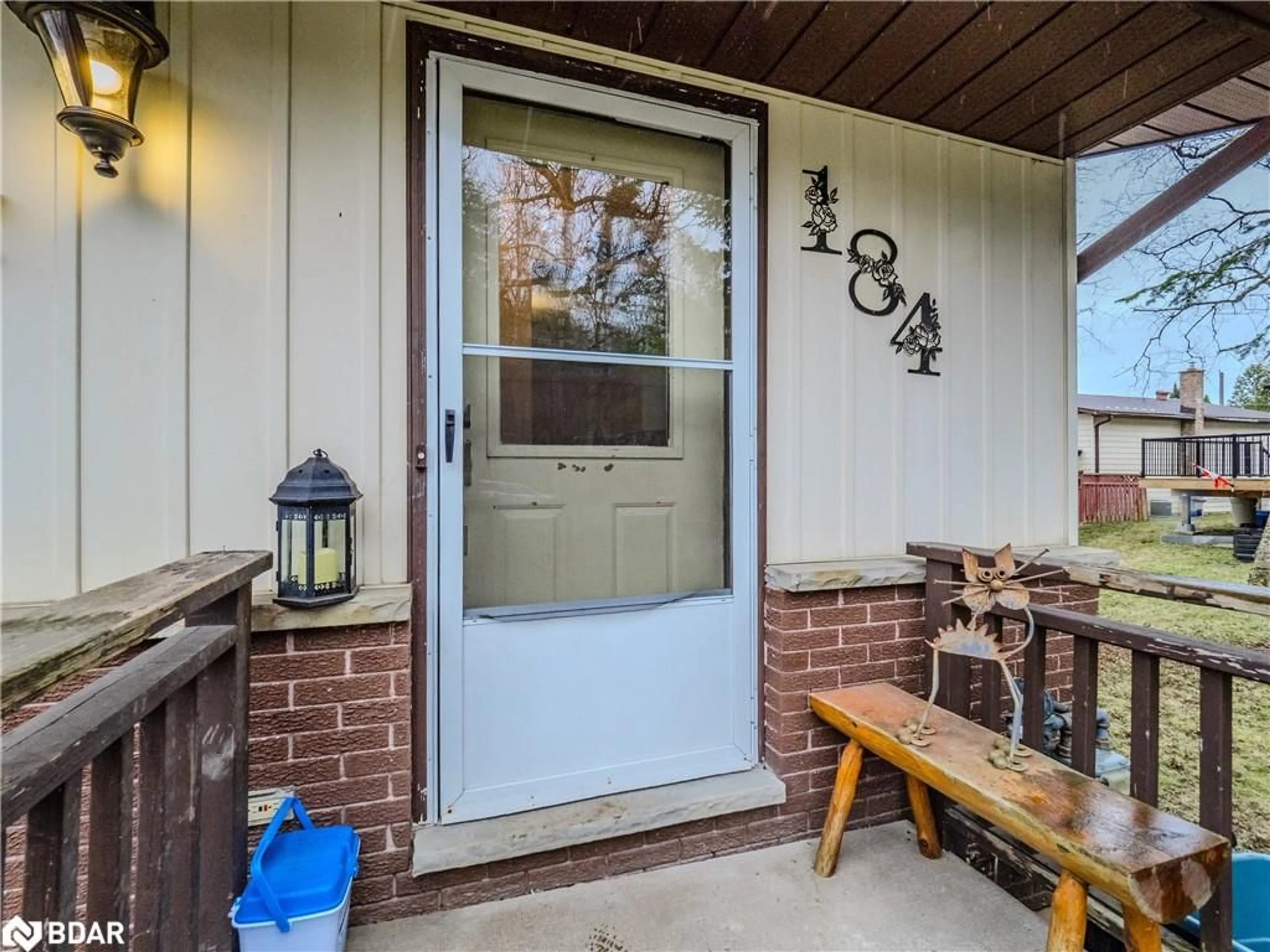 Indoor entryway for 184 Fernwood Dr, Gravenhurst Ontario P1P 1P4