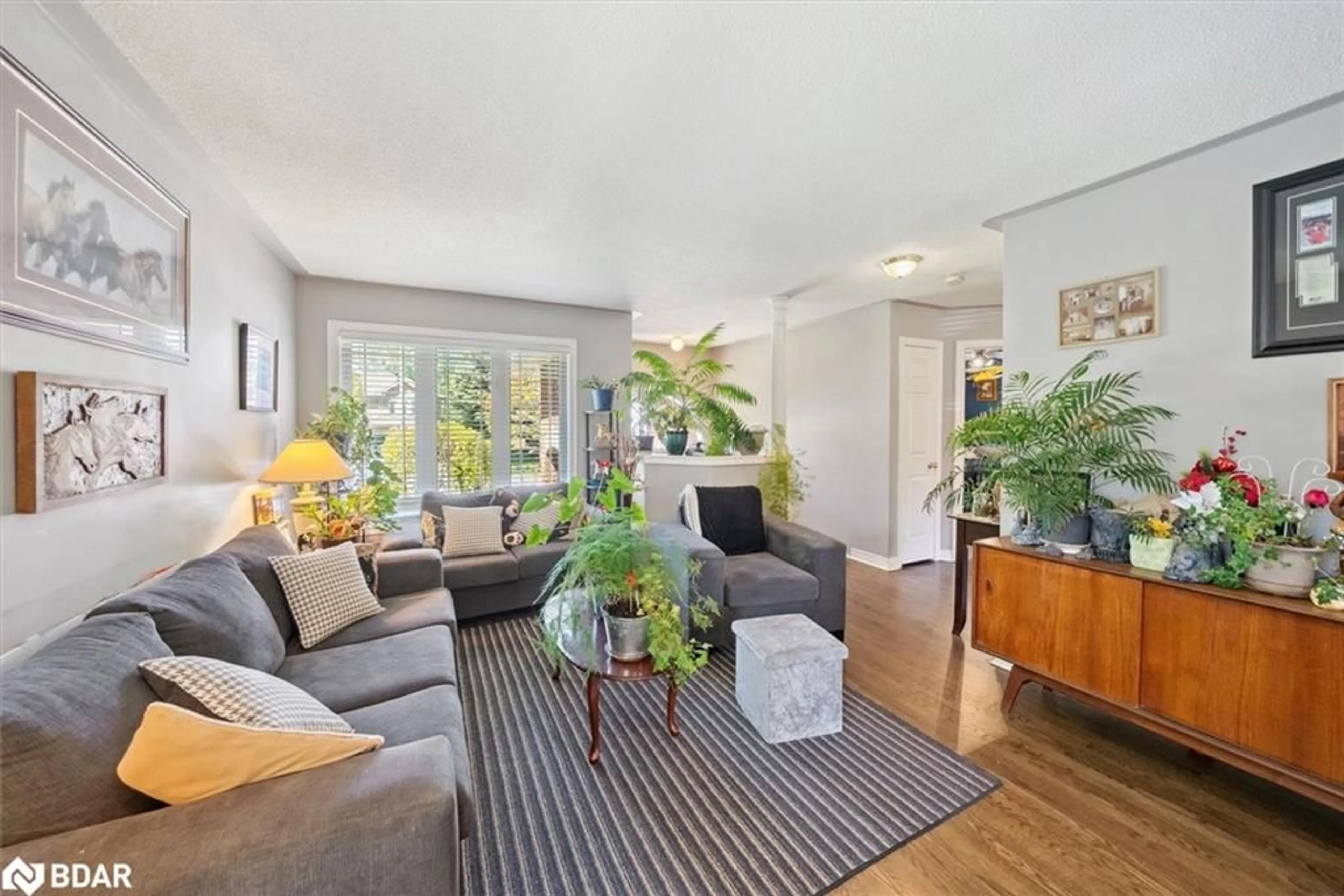 Living room with furniture, unknown for 20 Fairwood Dr, Keswick Ontario L4P 3X6