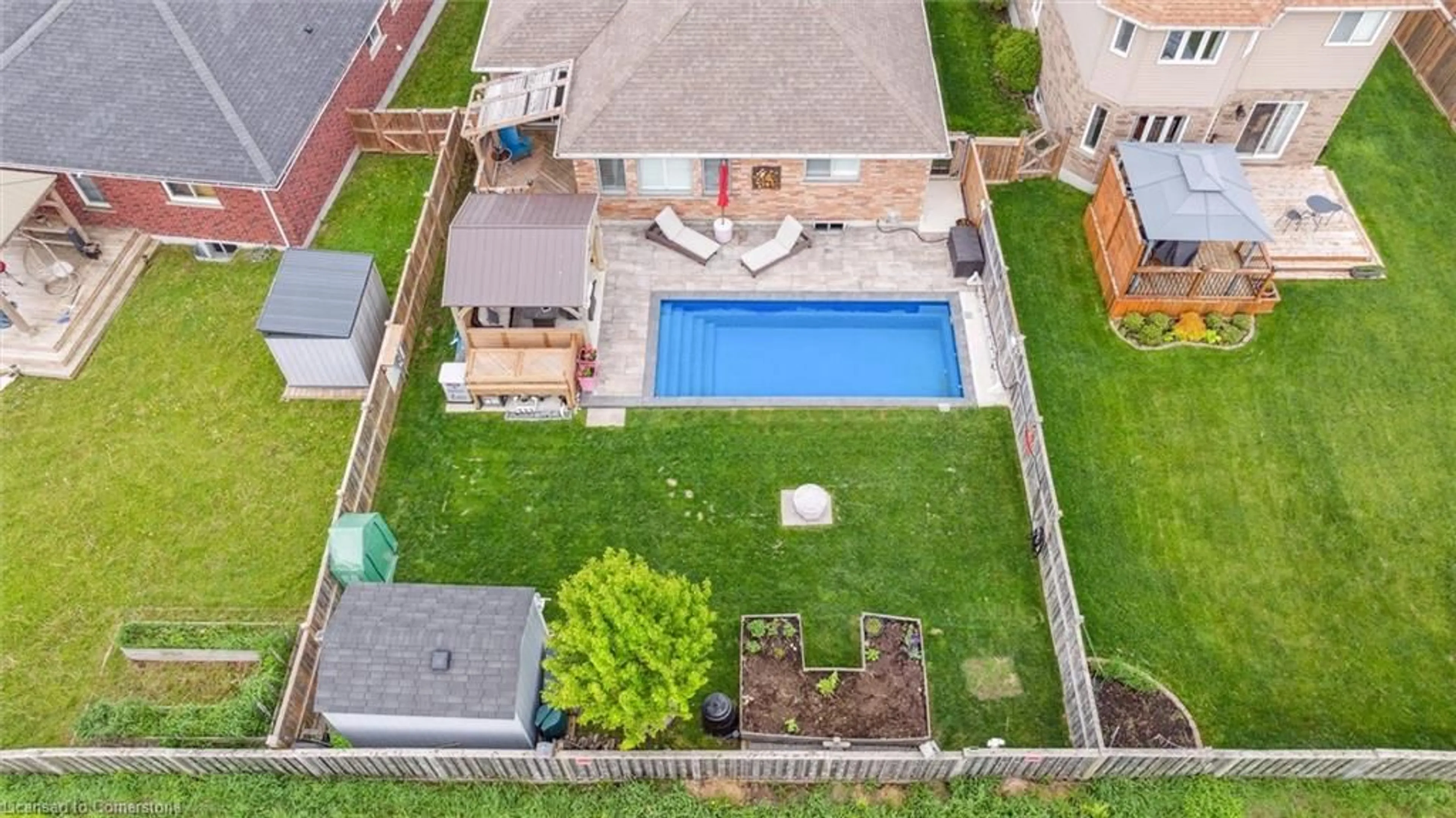 A pic from outside/outdoor area/front of a property/back of a property/a pic from drone, street for 112 English Cres, Plattsville Ontario N0J 1S0