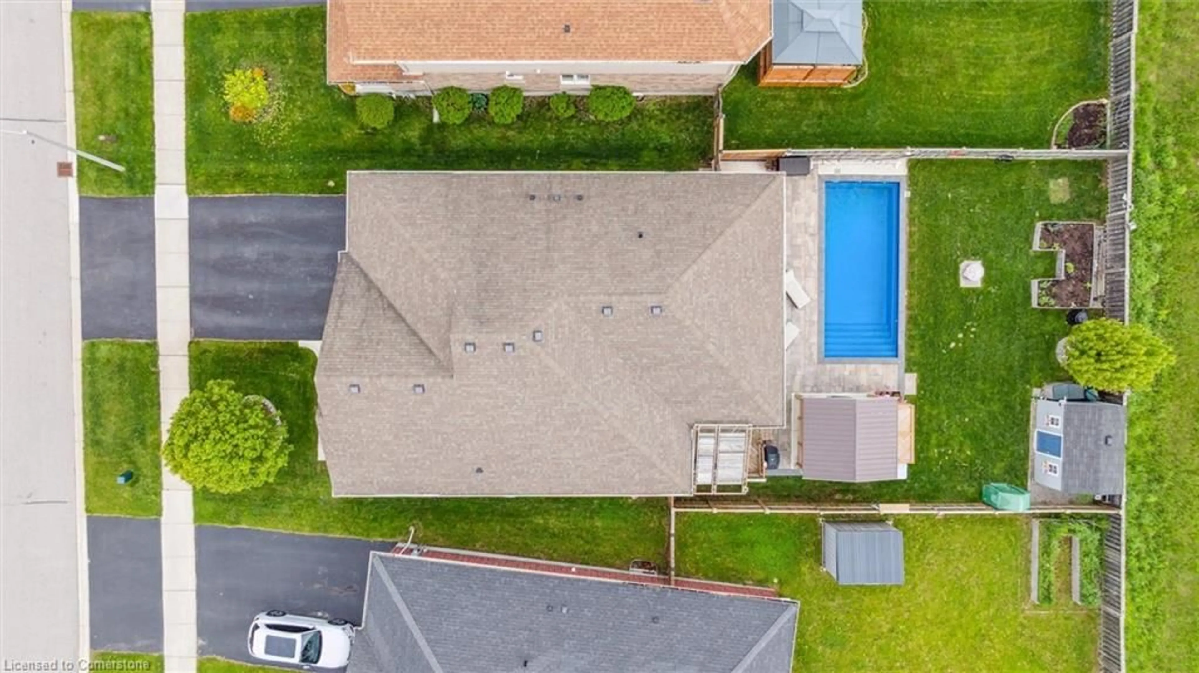 A pic from outside/outdoor area/front of a property/back of a property/a pic from drone, street for 112 English Cres, Plattsville Ontario N0J 1S0