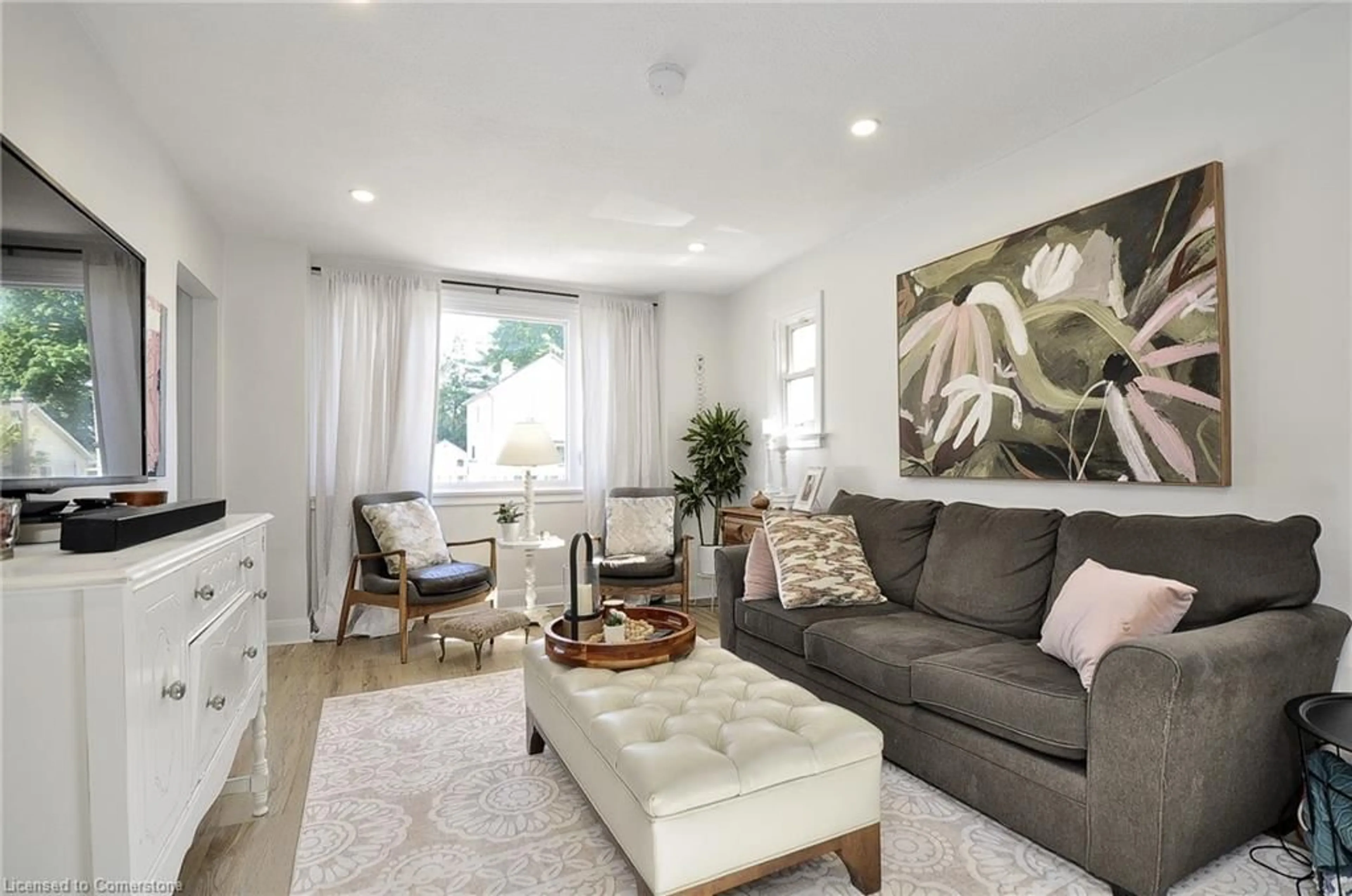 Living room with furniture, unknown for 63 Stanley St, Cambridge Ontario N1S 2A7