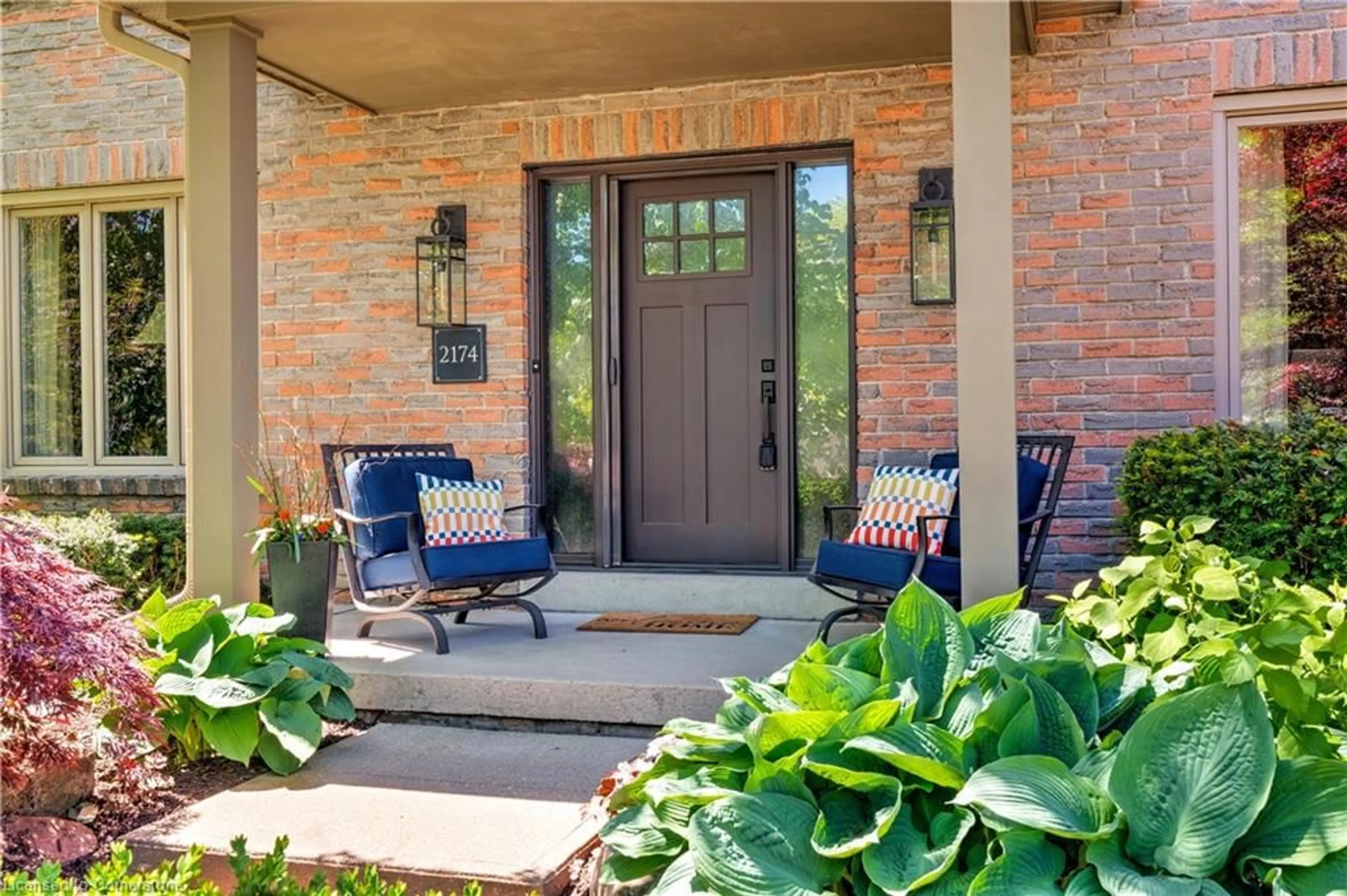 Indoor entryway for 2174 Belgrave Crt, Burlington Ontario L7P 3R5