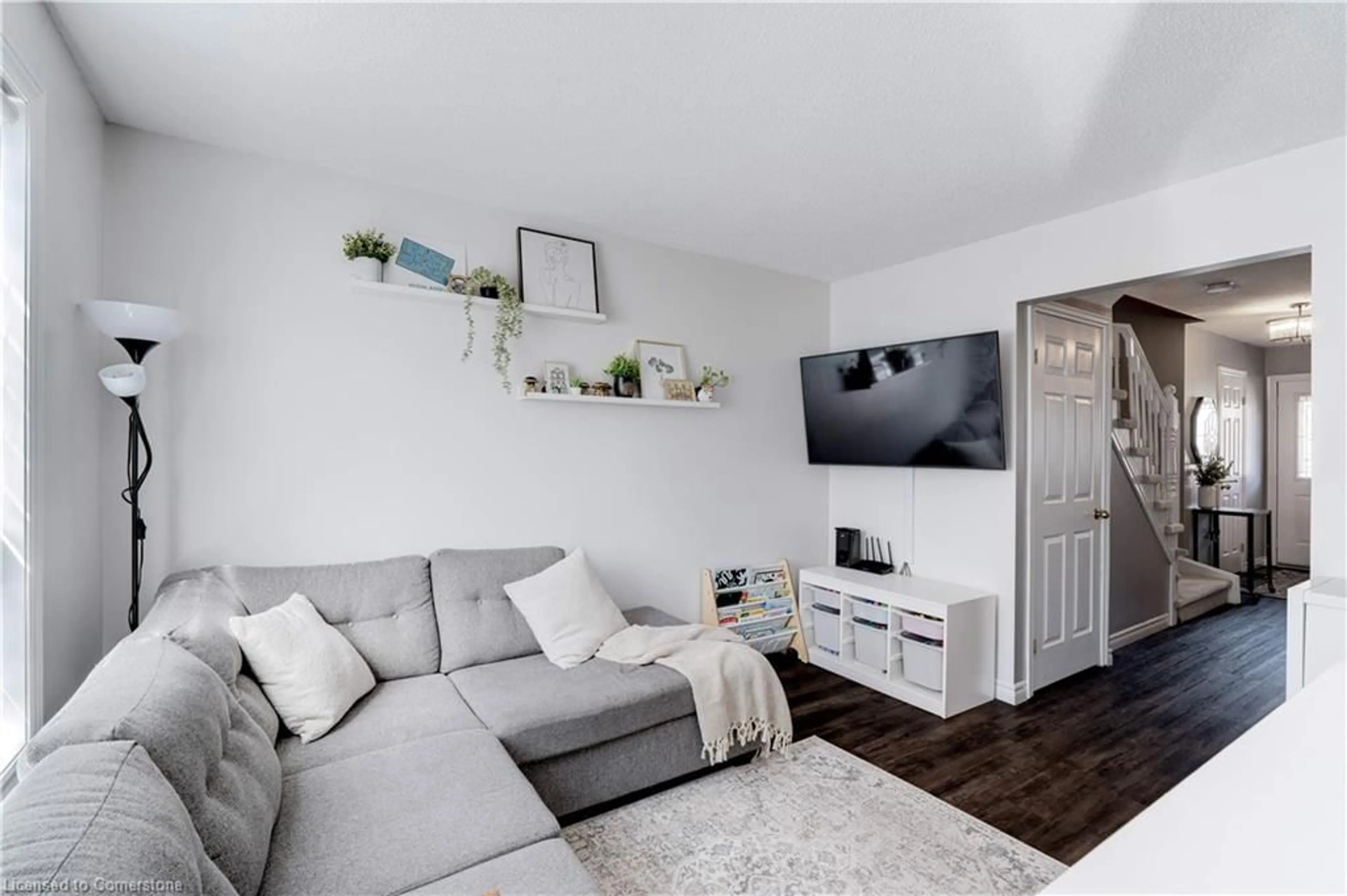 Living room with furniture, wood/laminate floor for 39 Pinewoods Dr #13, Stoney Creek Ontario L8J 3Z3