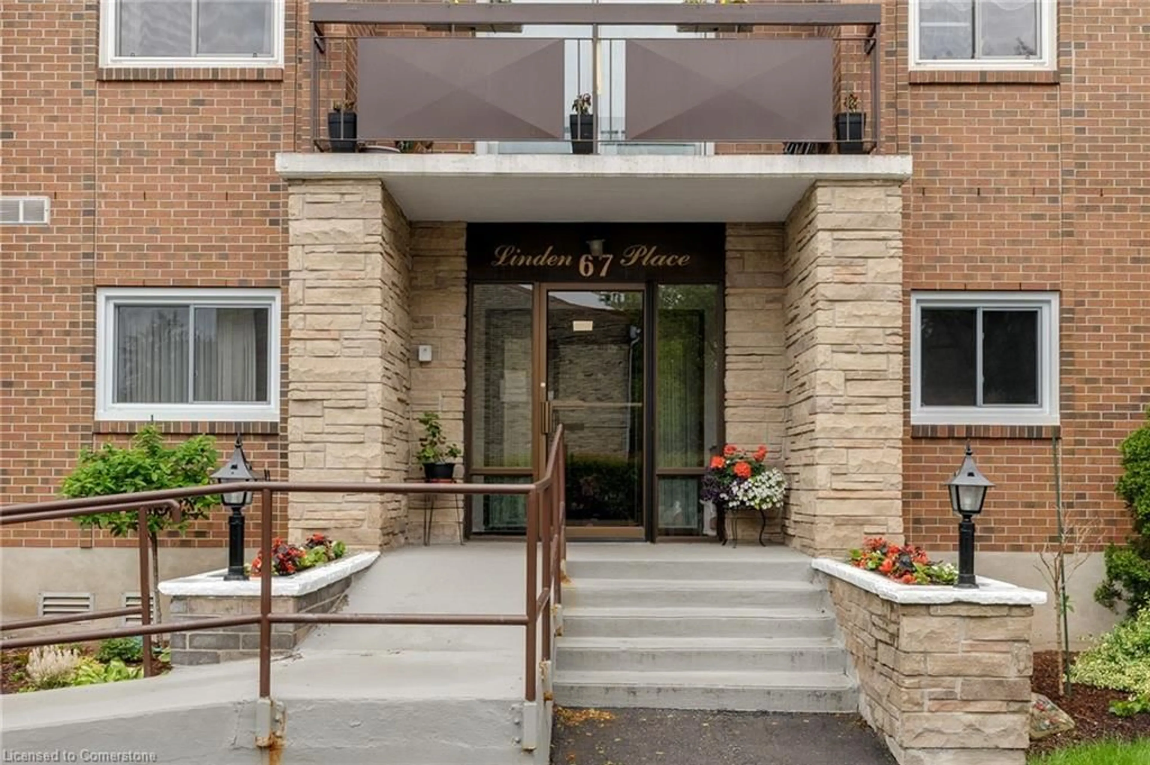 Indoor foyer for 67 Breckenridge Dr #107, Kitchener Ontario N2B 3R8