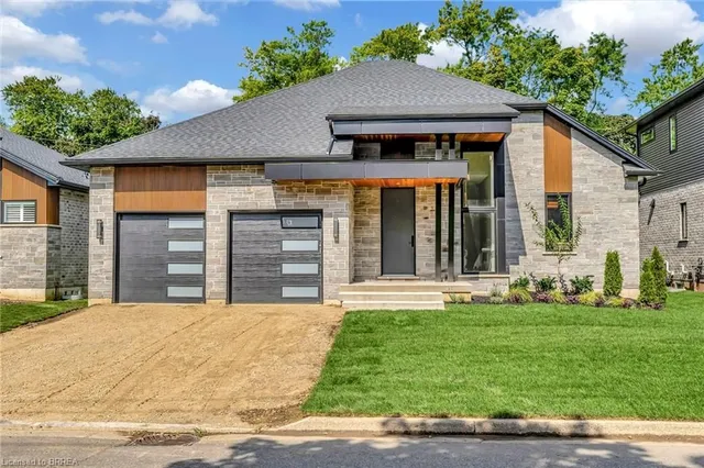 161 Parkside Dr, Brantford 1