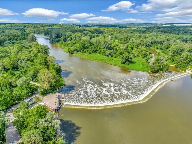 161 Parkside Dr, Brantford 5