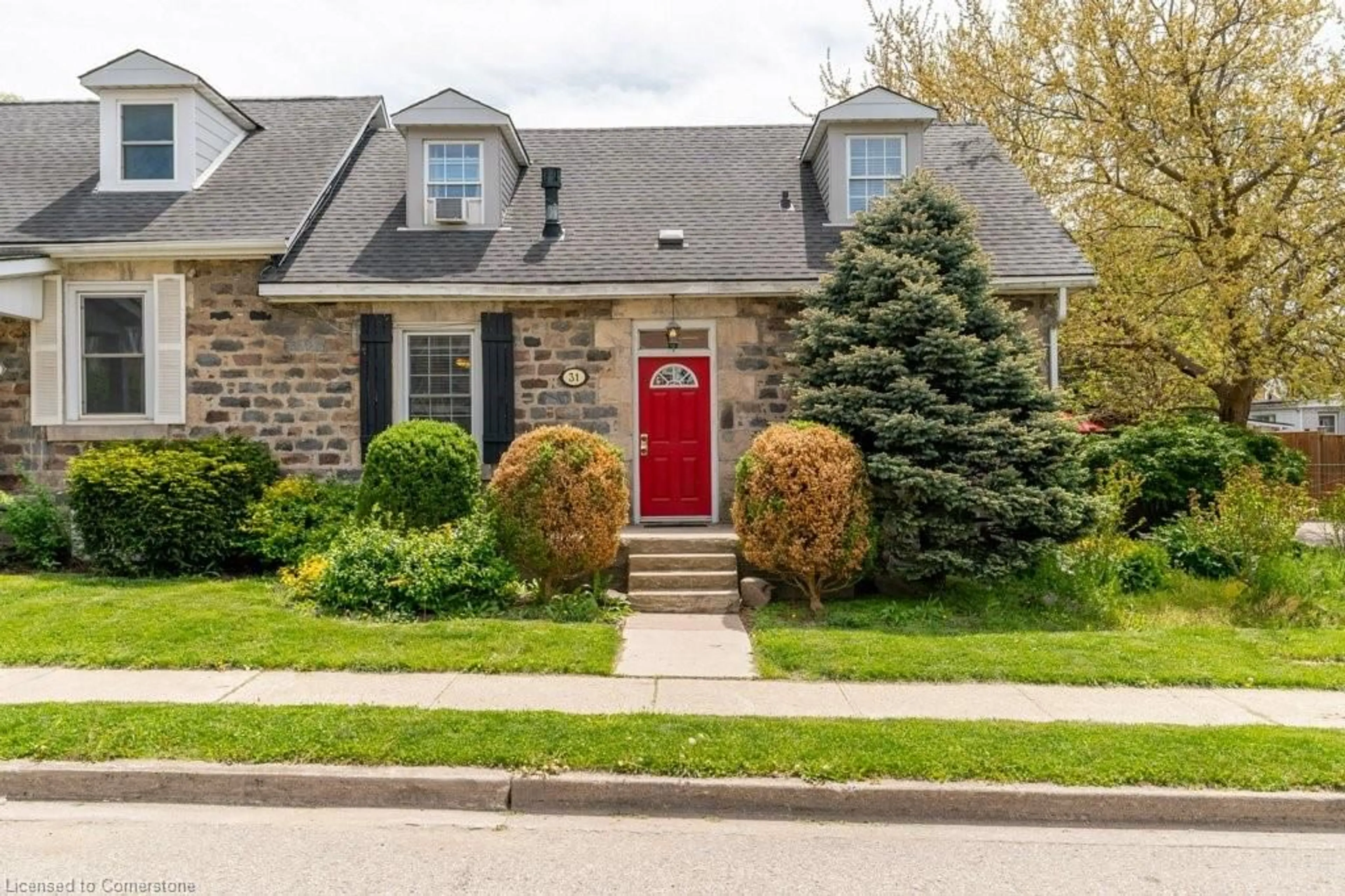 Home with brick exterior material, street for 31 Bruce St, Cambridge Ontario N1R 2E1