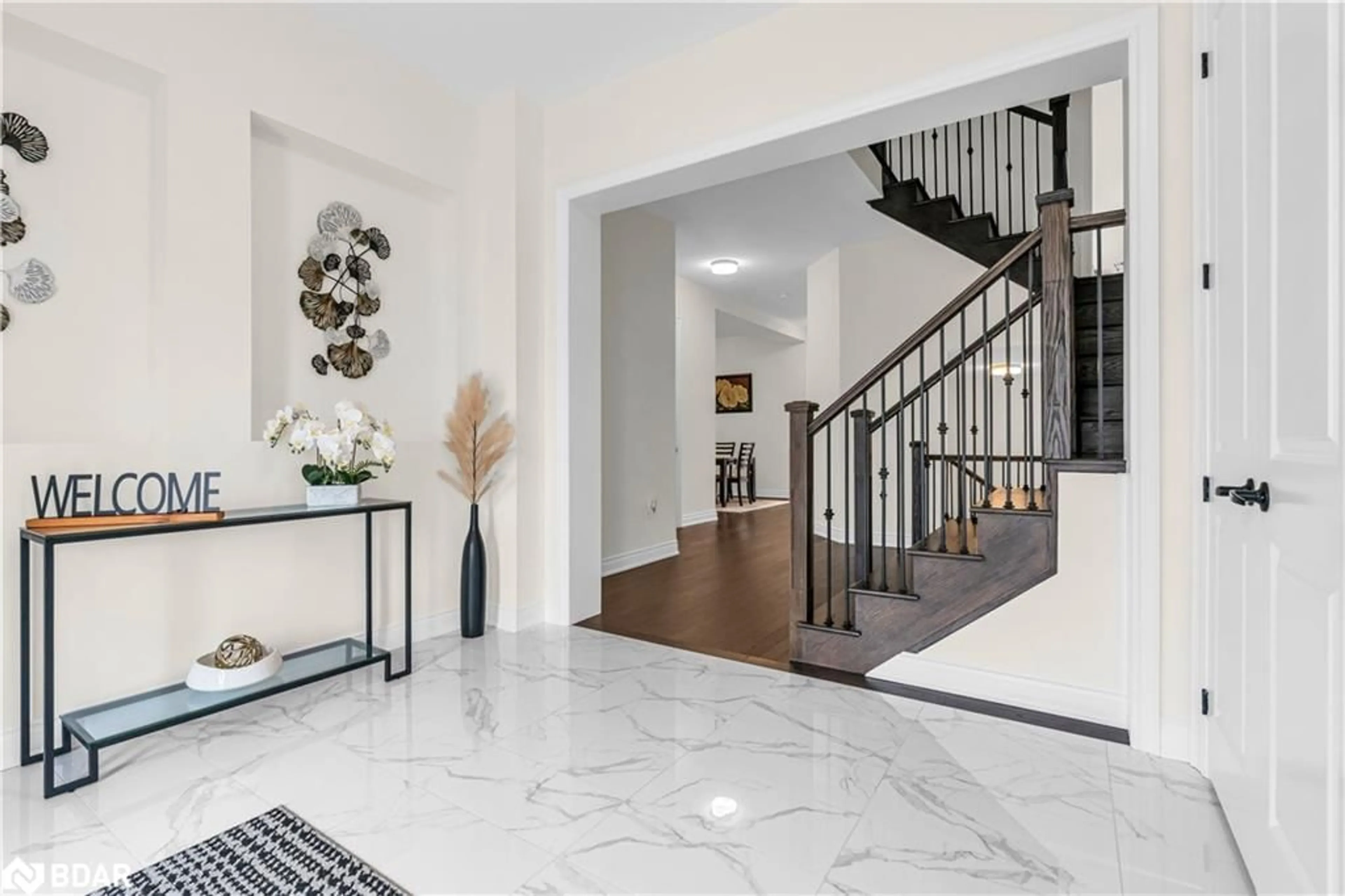 Indoor entryway for 1341 Blackmore Street St, Innisfil Ontario L9S 0P2