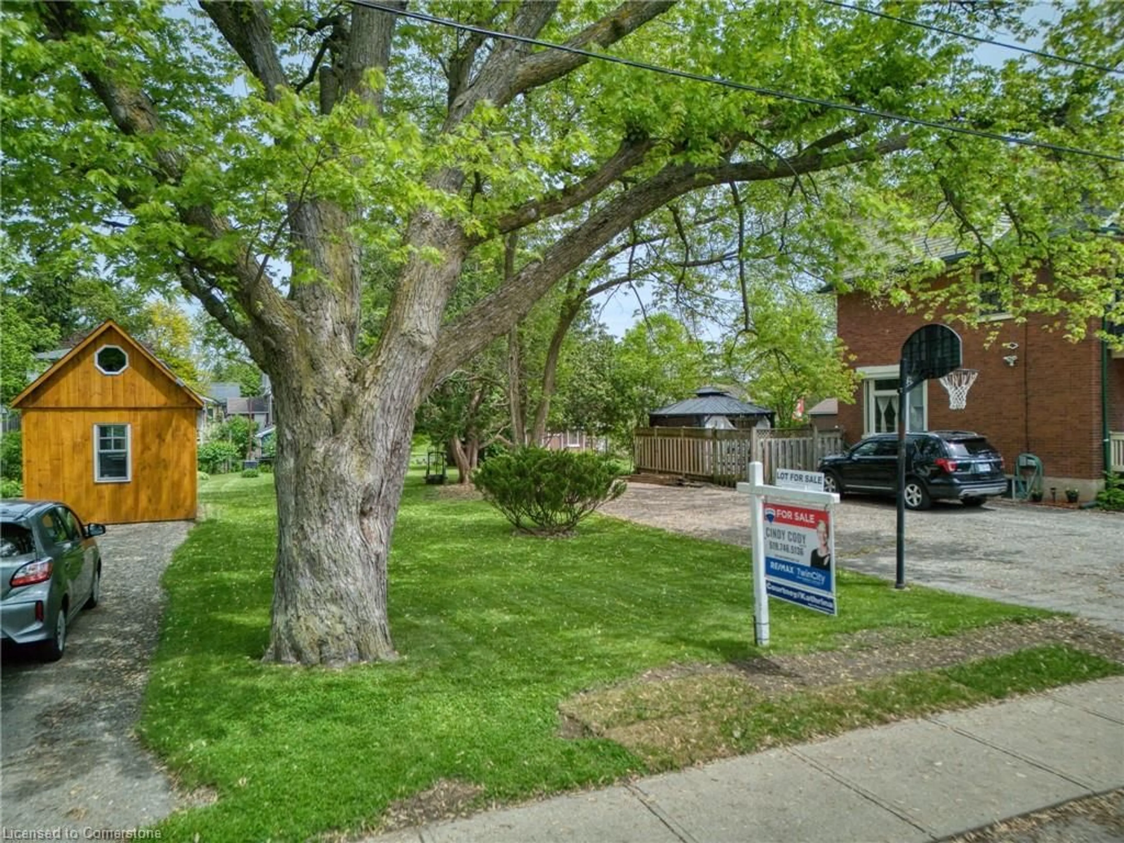 A pic from outside/outdoor area/front of a property/back of a property/a pic from drone, street for 0 Hedley St, Cambridge Ontario N3H 3Y9