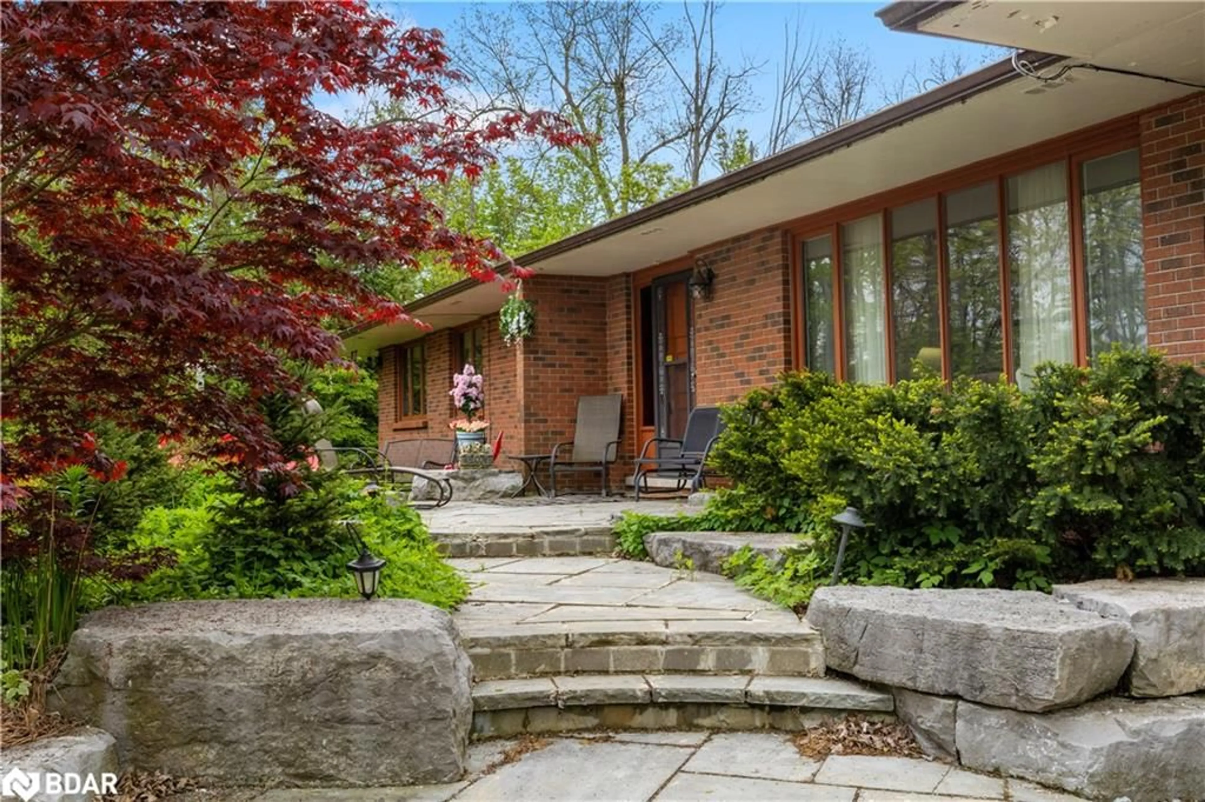 Patio, street for 4711 Watson Rd, Puslinch Ontario N0B 2J0