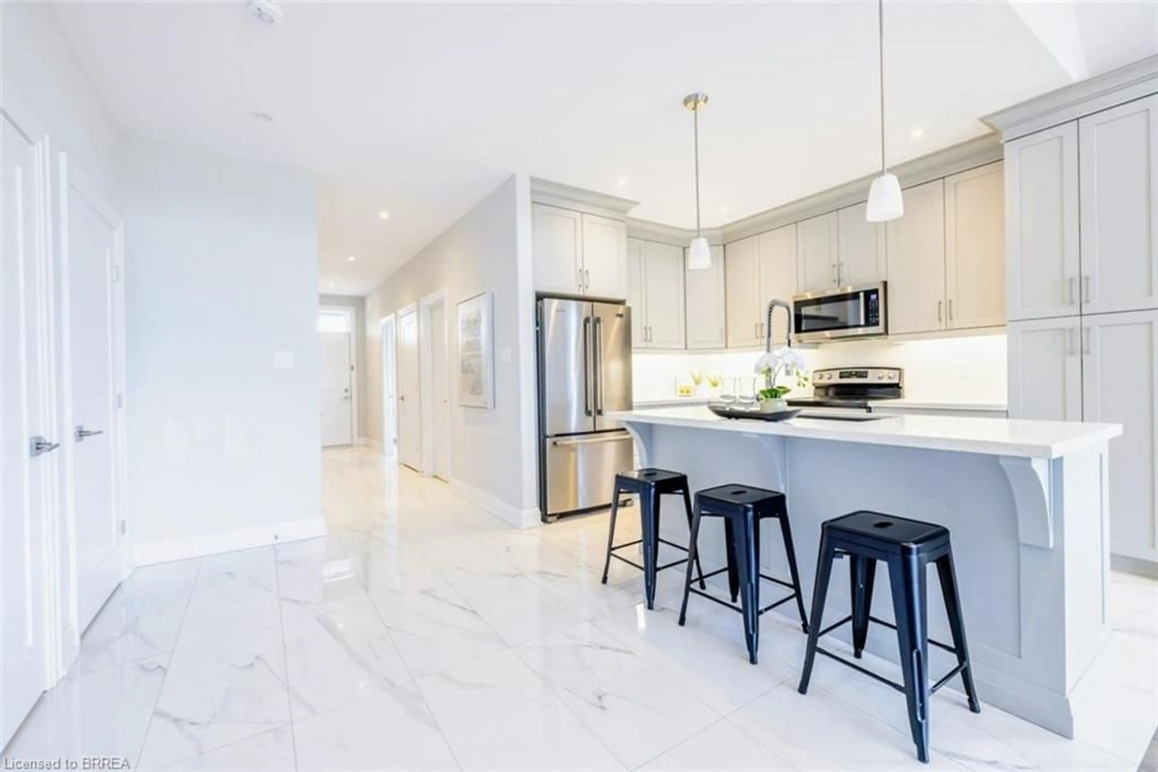 Open concept kitchen, ceramic/tile floor for 18 Cranberry Cres, Simcoe Ontario N3Y 4R5