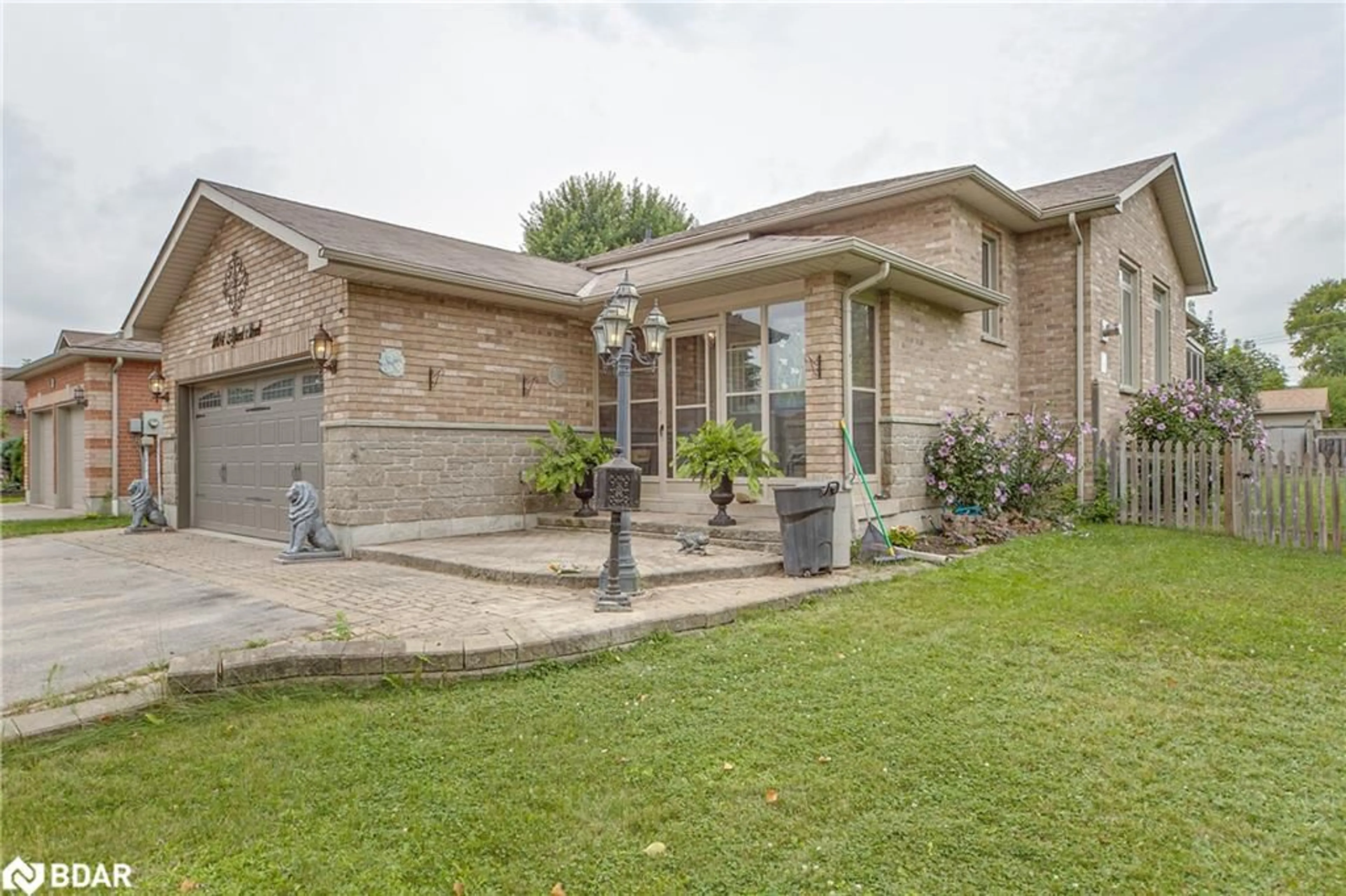 Home with brick exterior material, street for 1104 Alfred St, Innisfil Ontario L0L 1C0